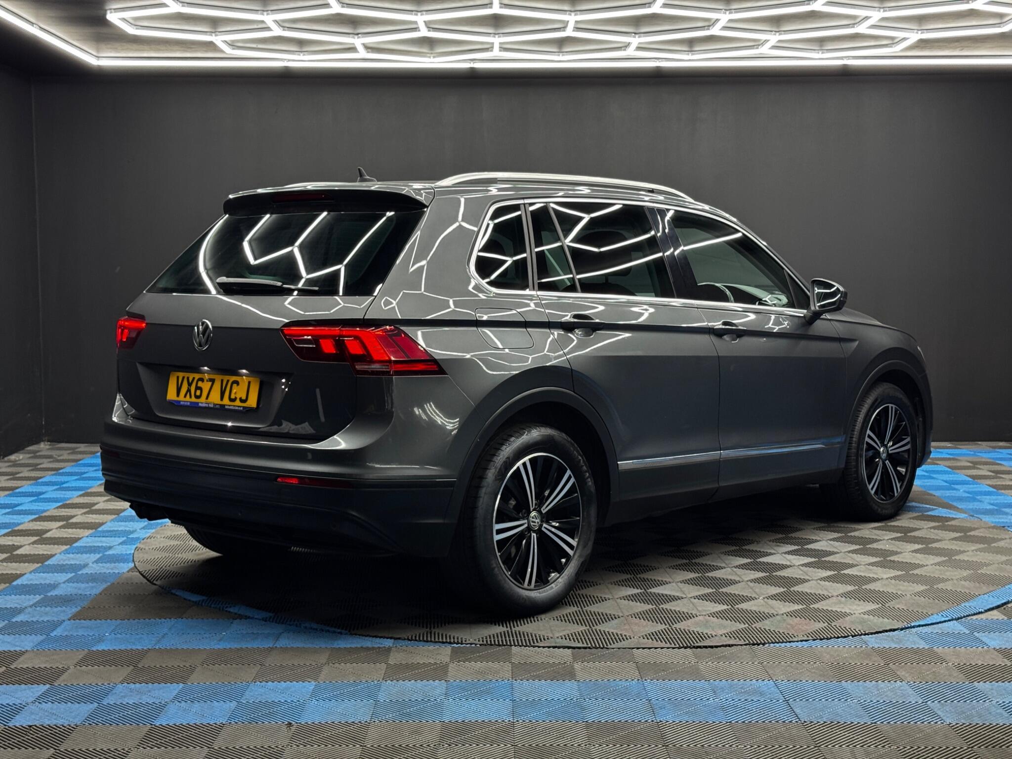 Volkswagen Tiguan - Image 5