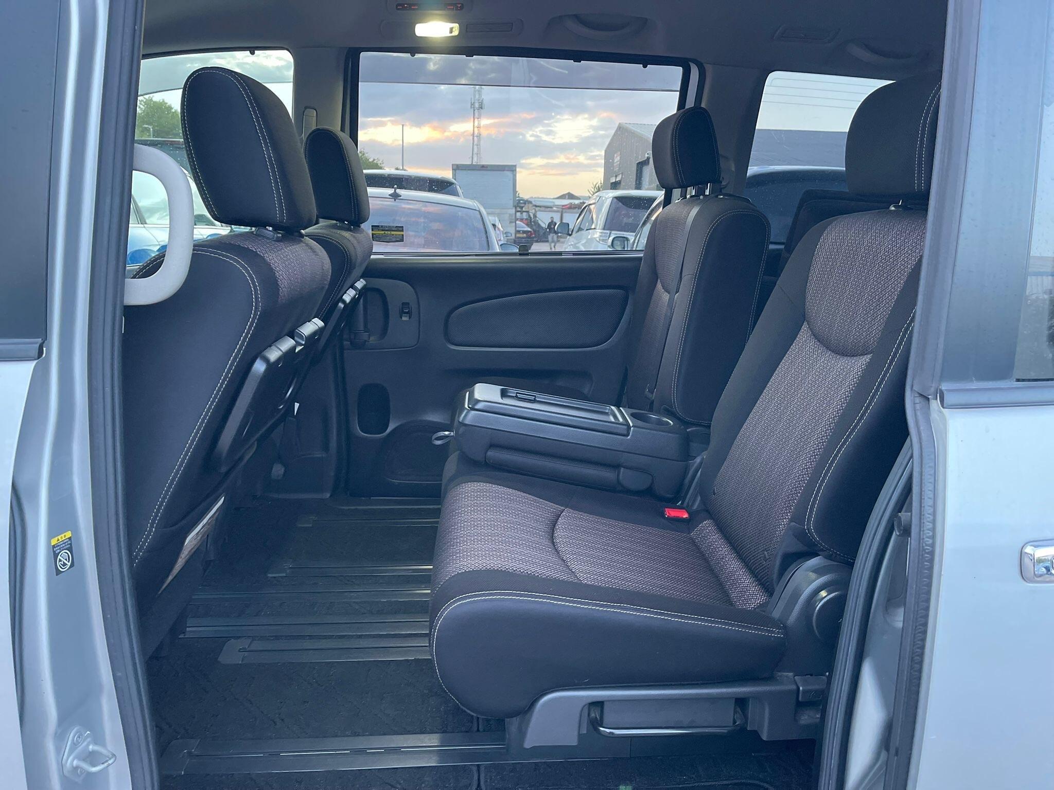 Nissan Serena - Image 7