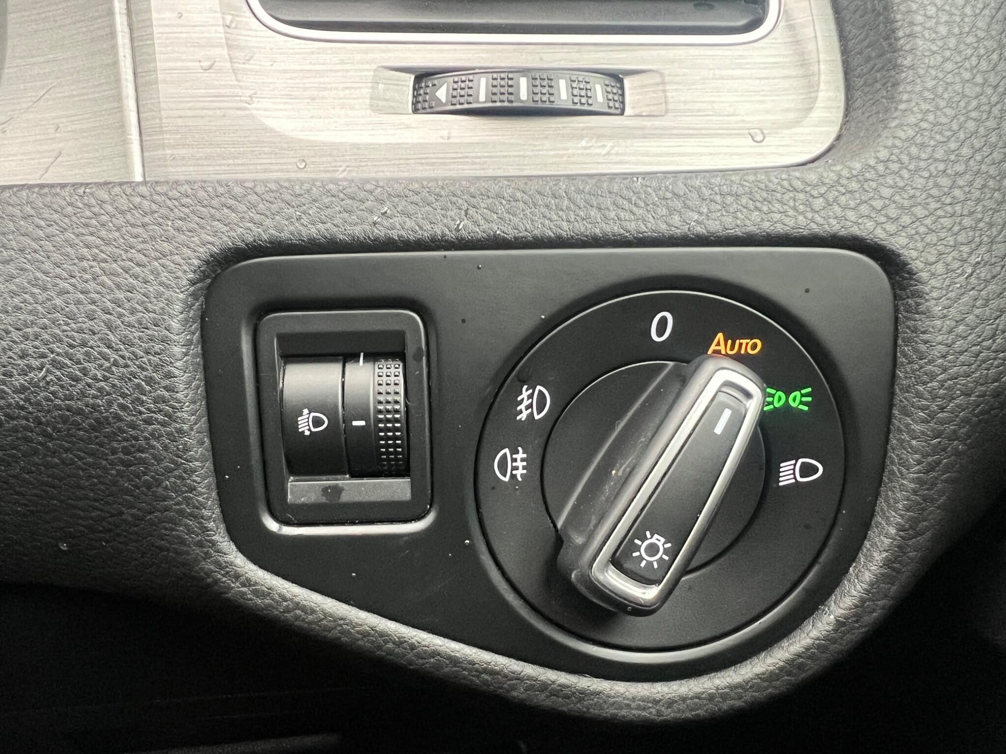 Volkswagen Golf - Image 21