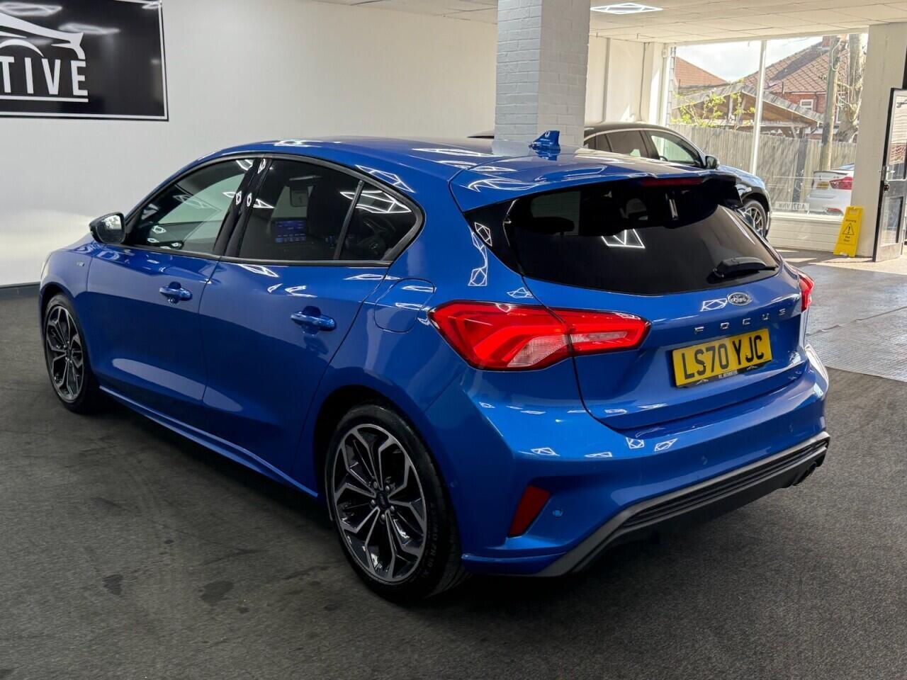 Ford Focus - Image 8