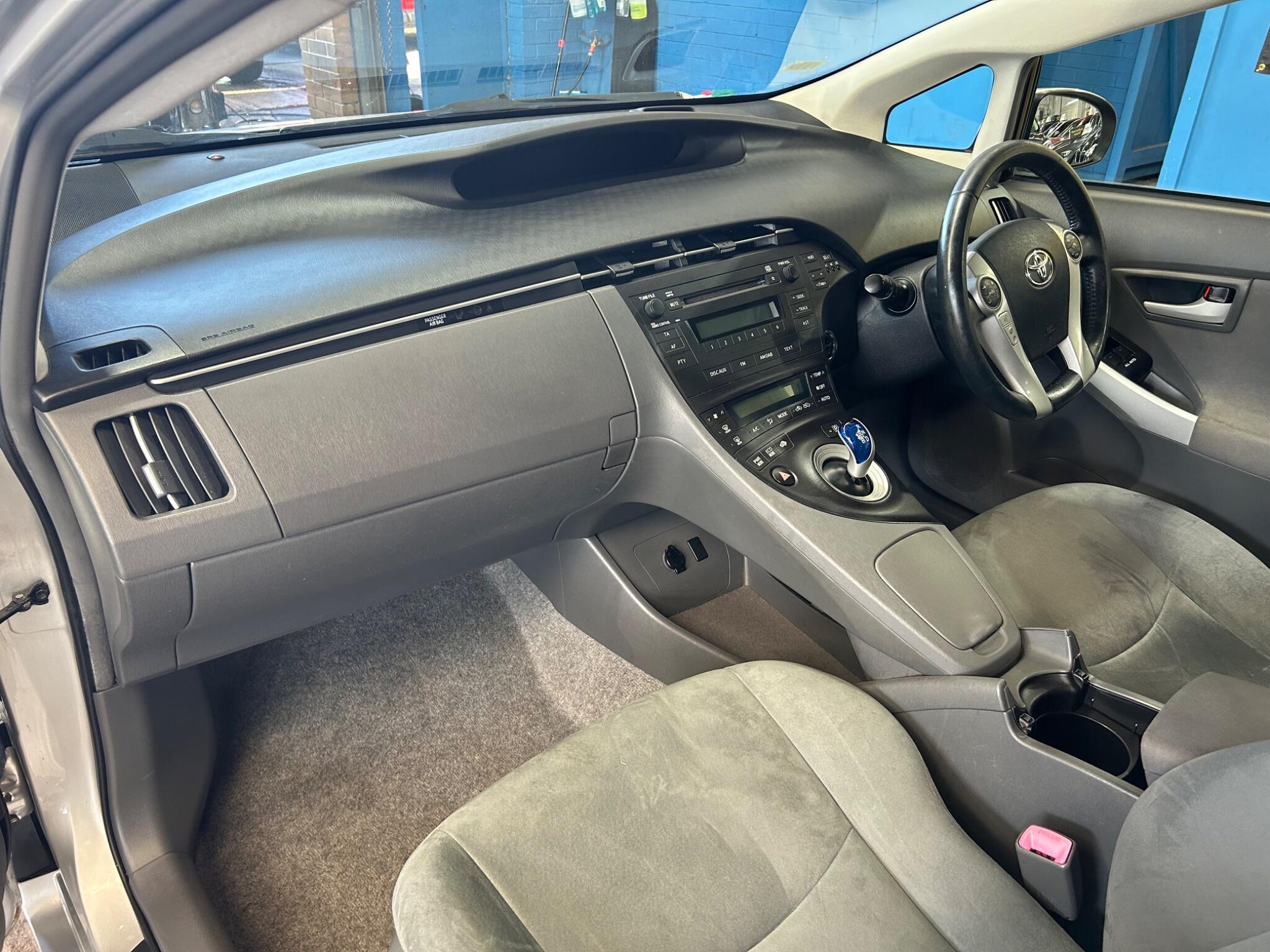 Toyota Prius - Image 15