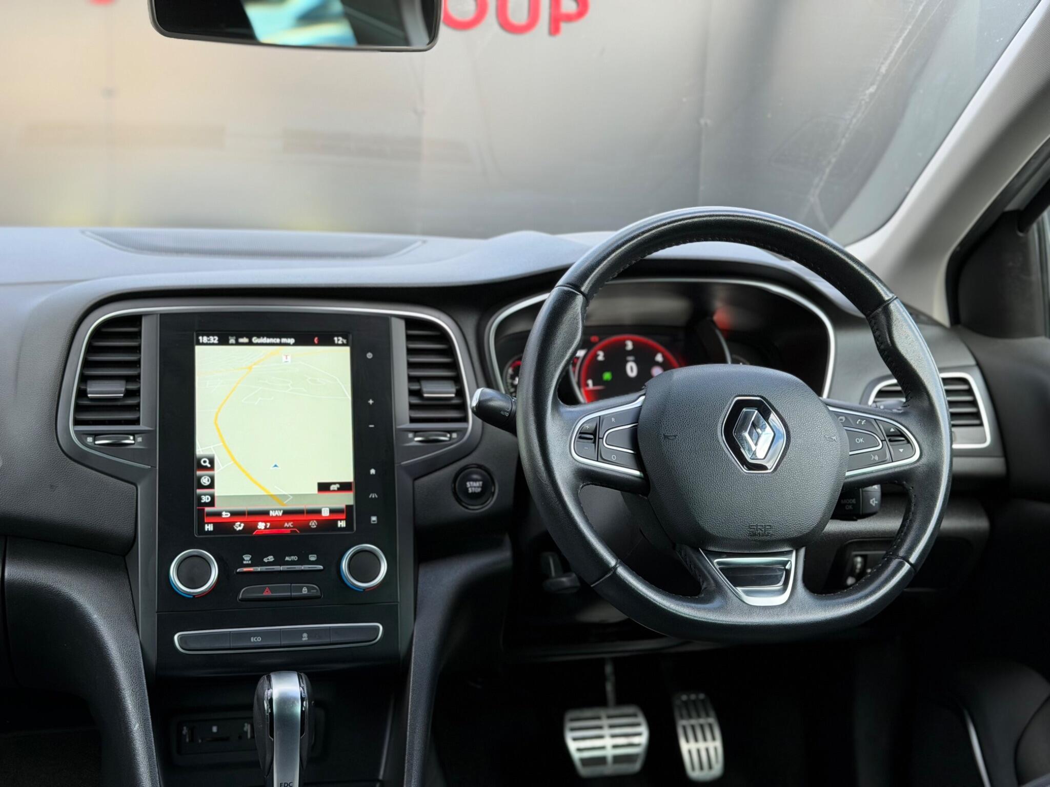 Renault Megane - Image 12