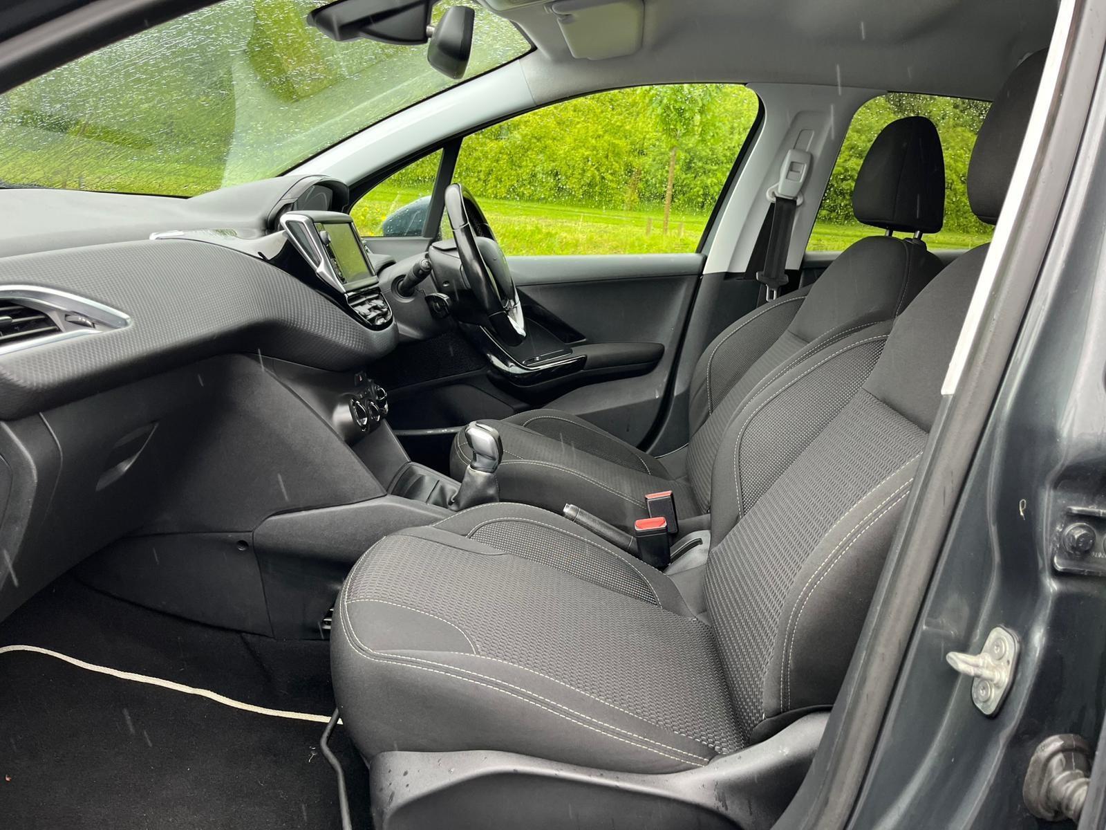 Peugeot 208 - Image 9