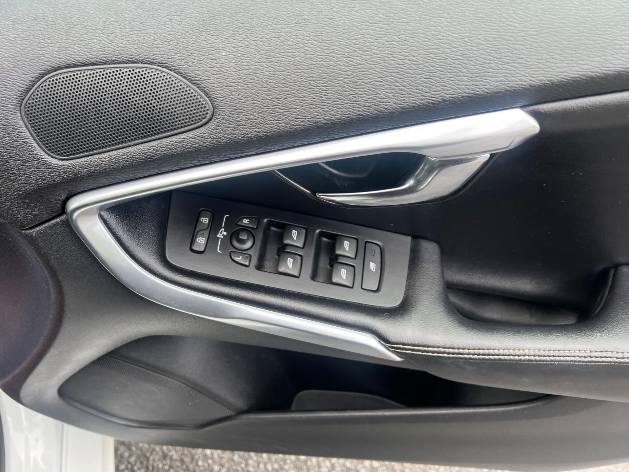 Volvo V40 - Image 18