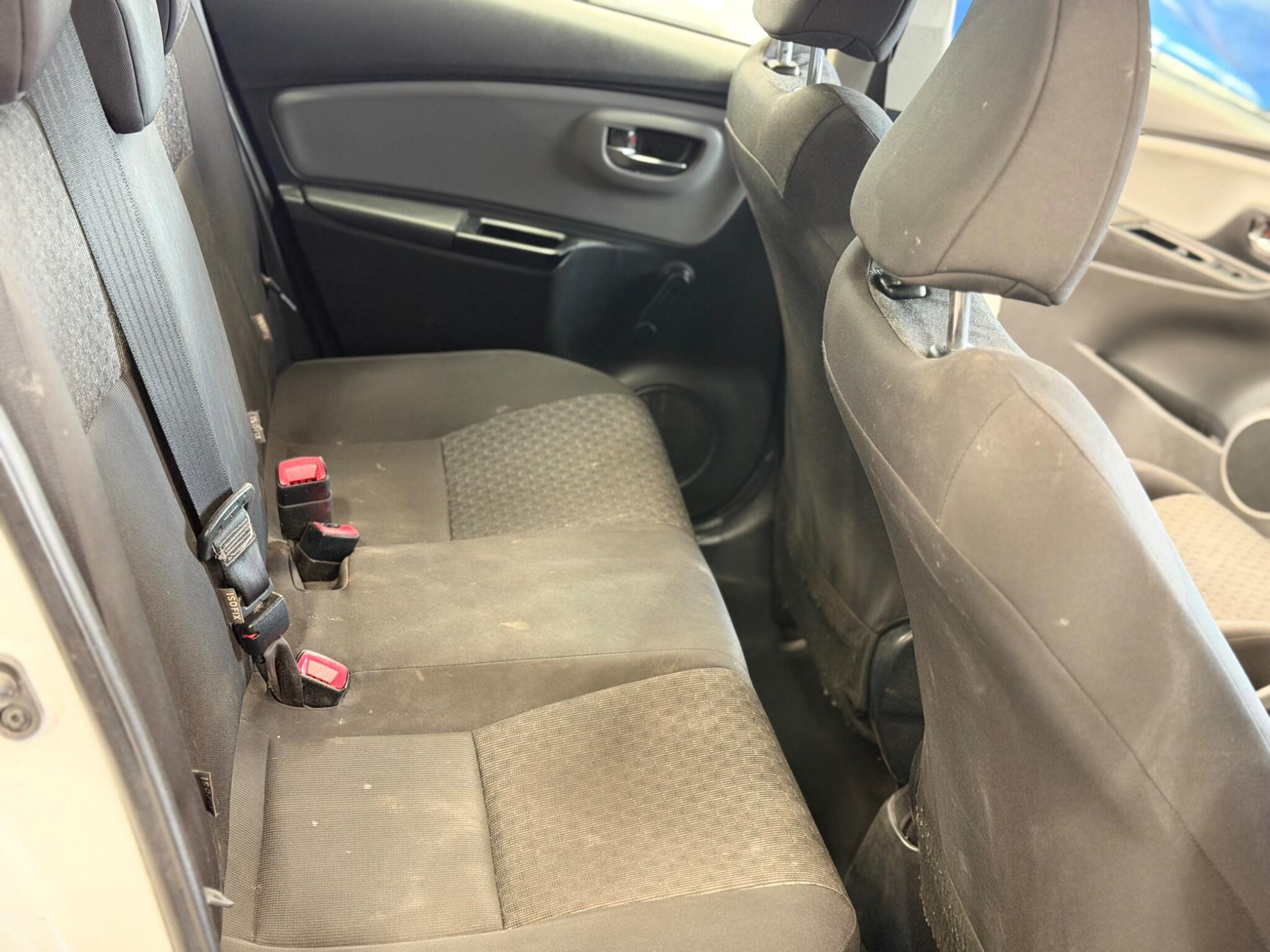 Toyota Yaris - Image 33