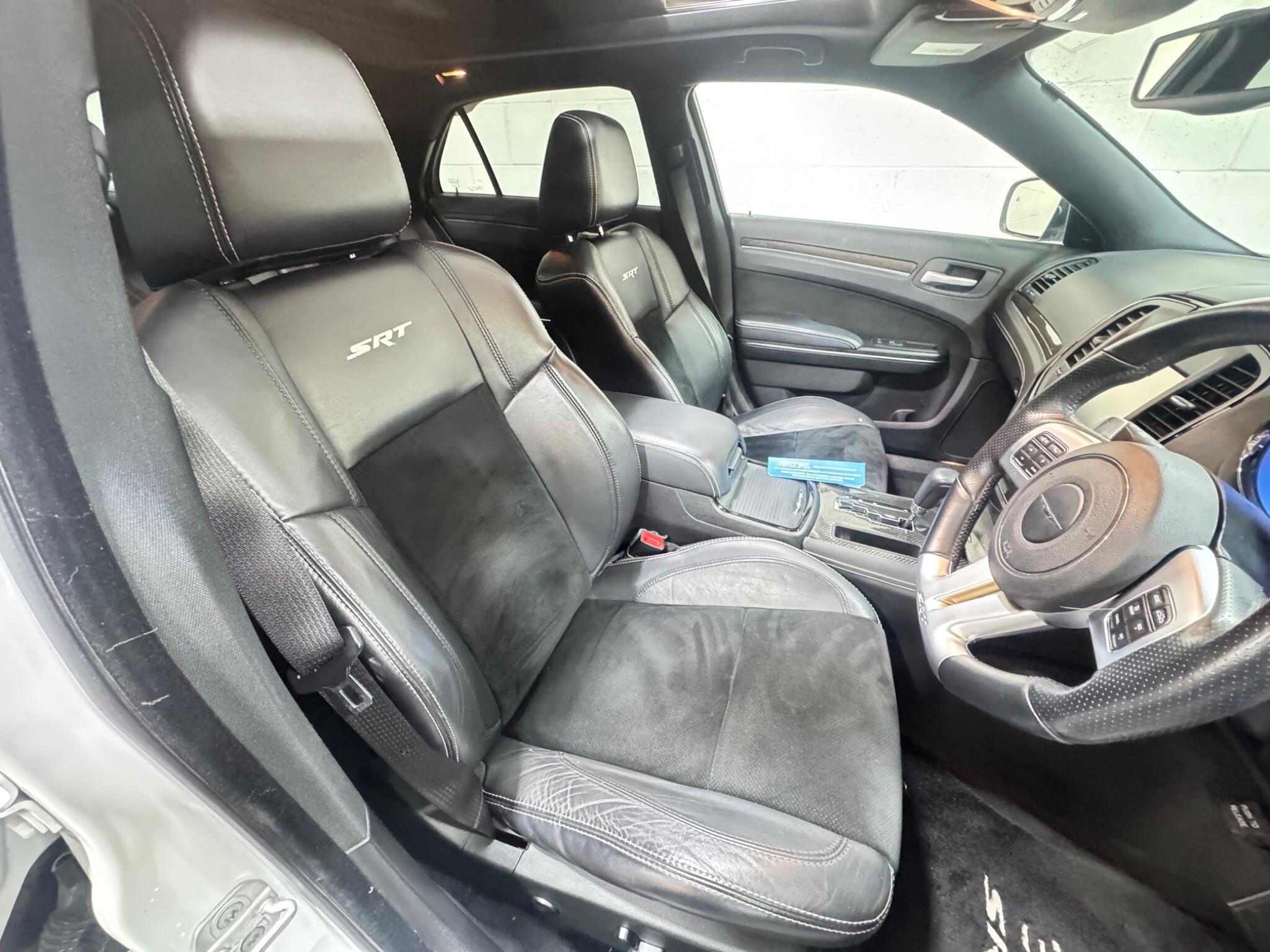 Chrysler 300C - Image 8