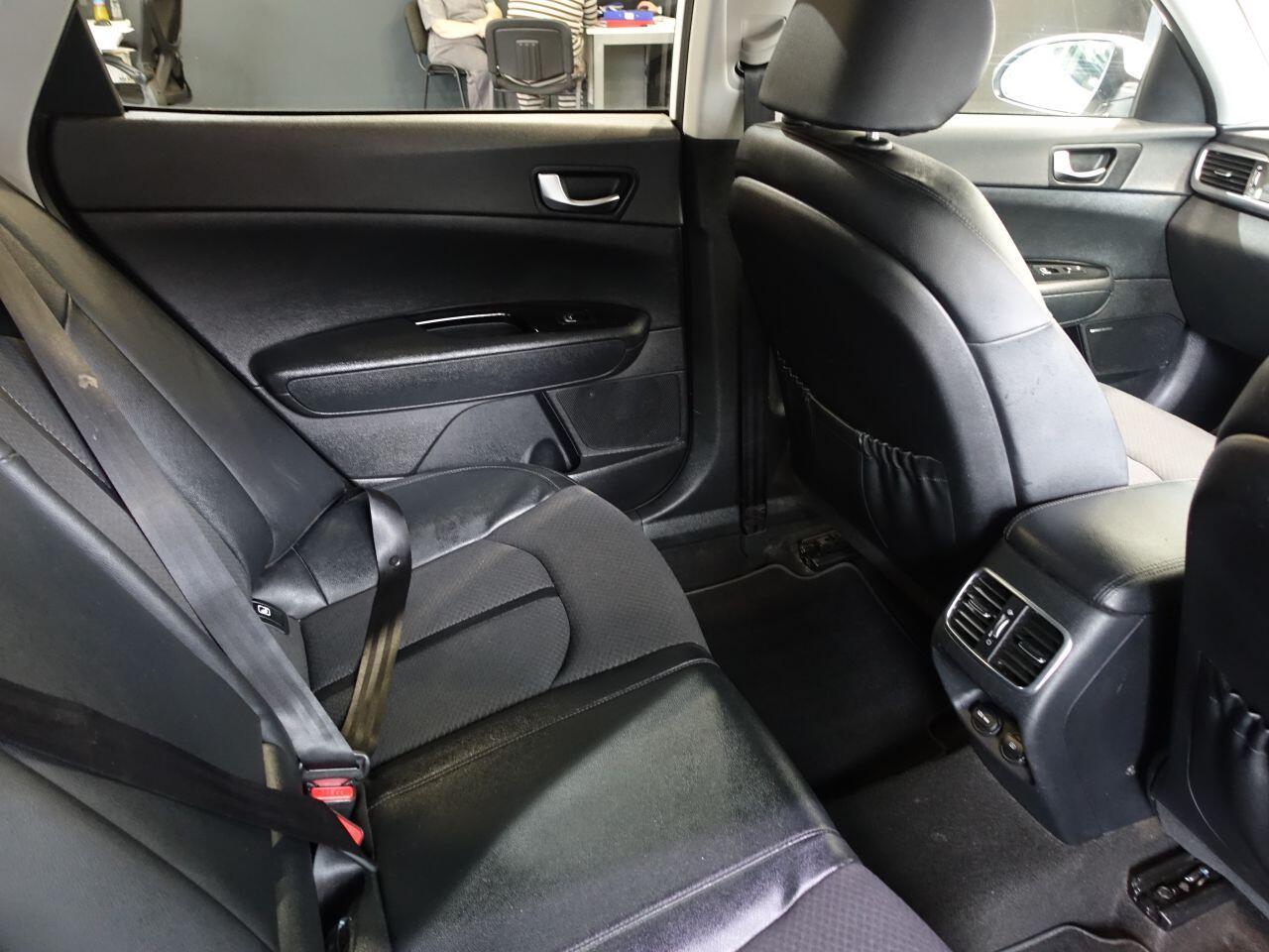 Kia Optima - Image 15
