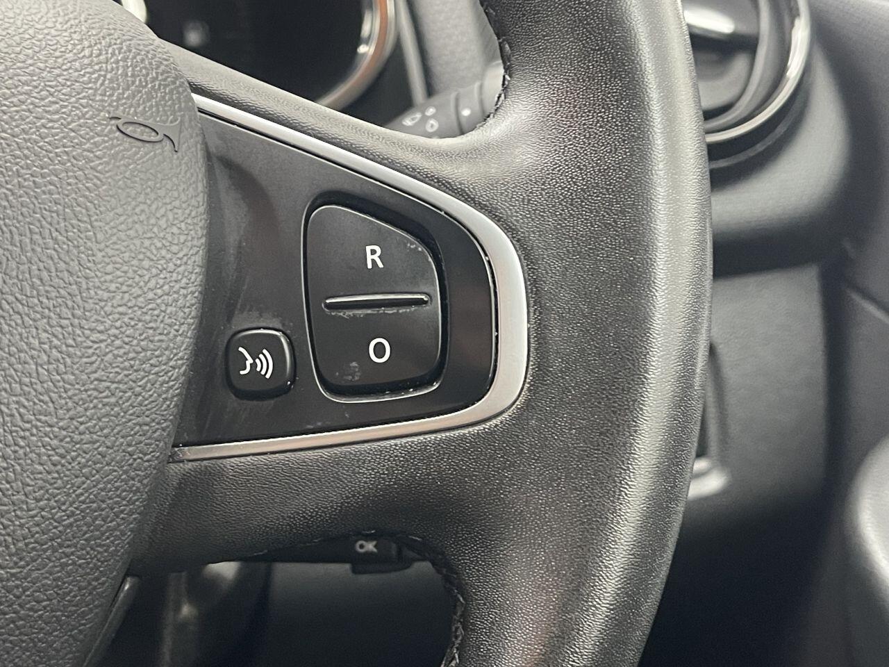 Renault Clio - Image 34