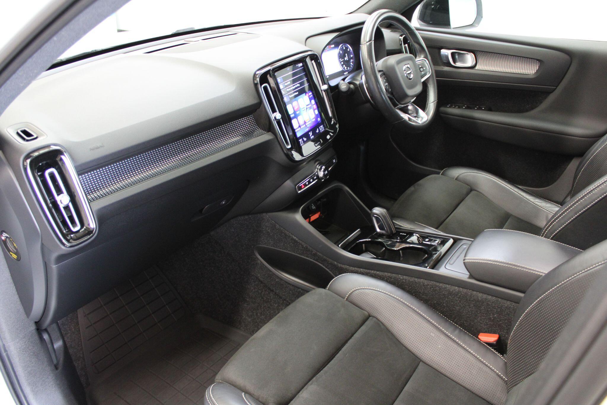 Volvo XC40 - Image 2