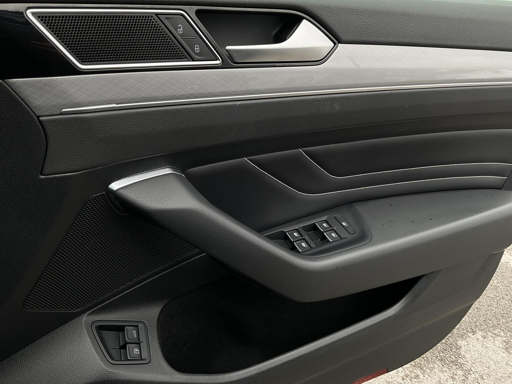 Volkswagen Passat - Image 8