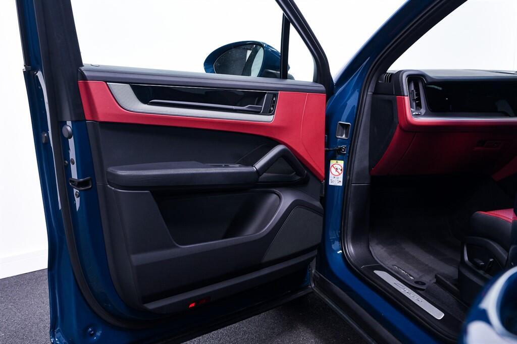 Porsche Cayenne - Image 16