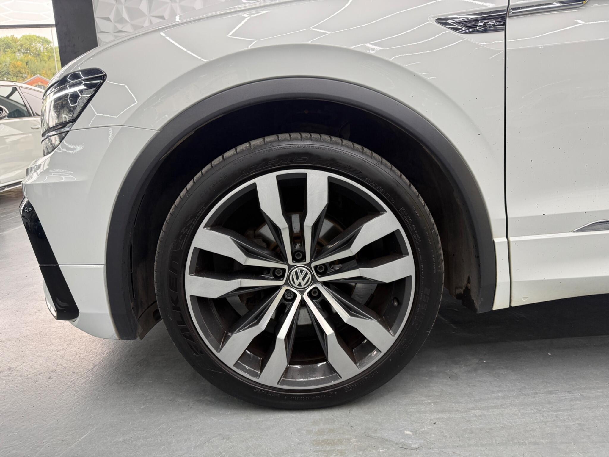 Volkswagen Tiguan - Image 10