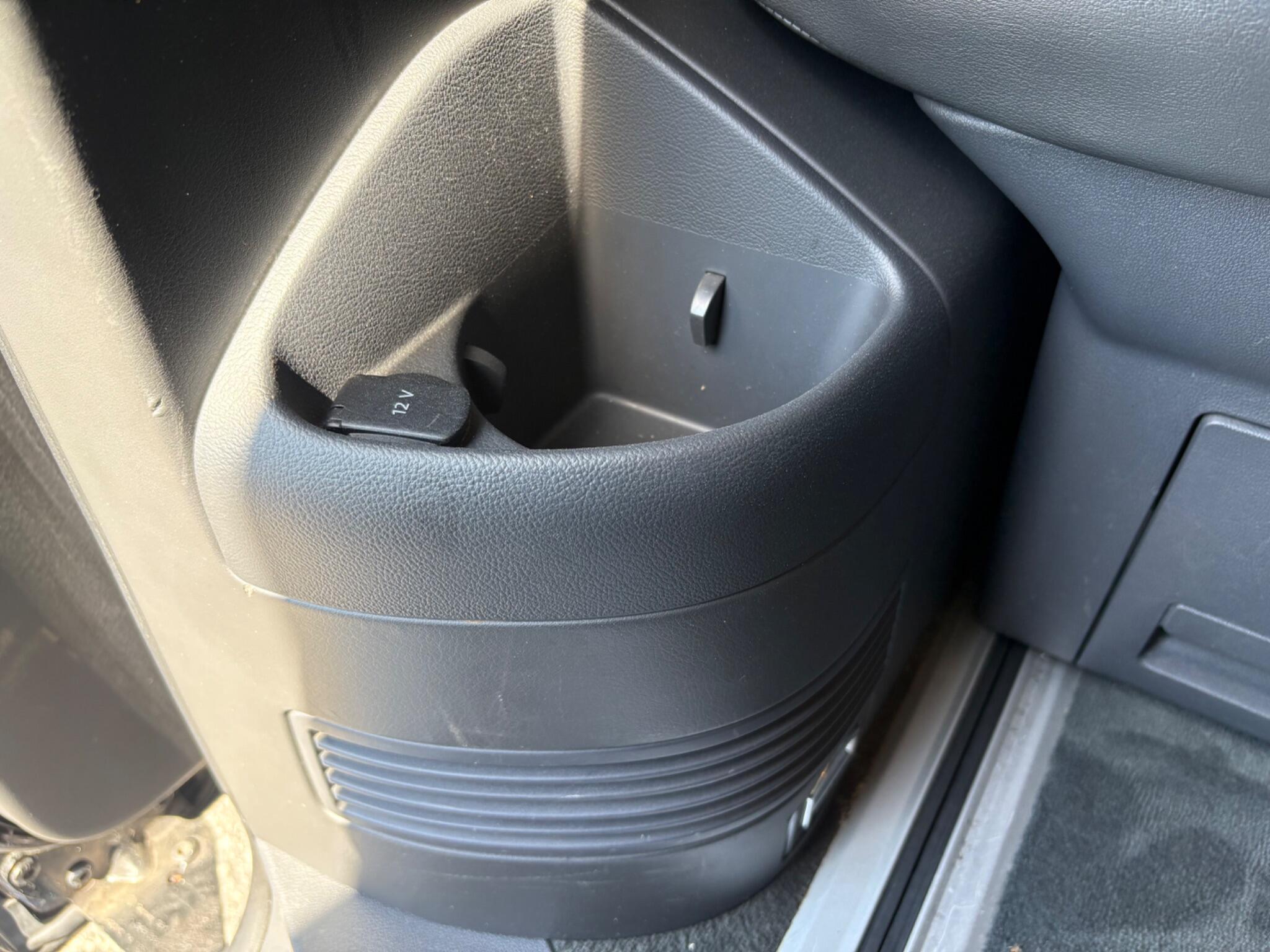 Volkswagen CARAVELLE - Image 27