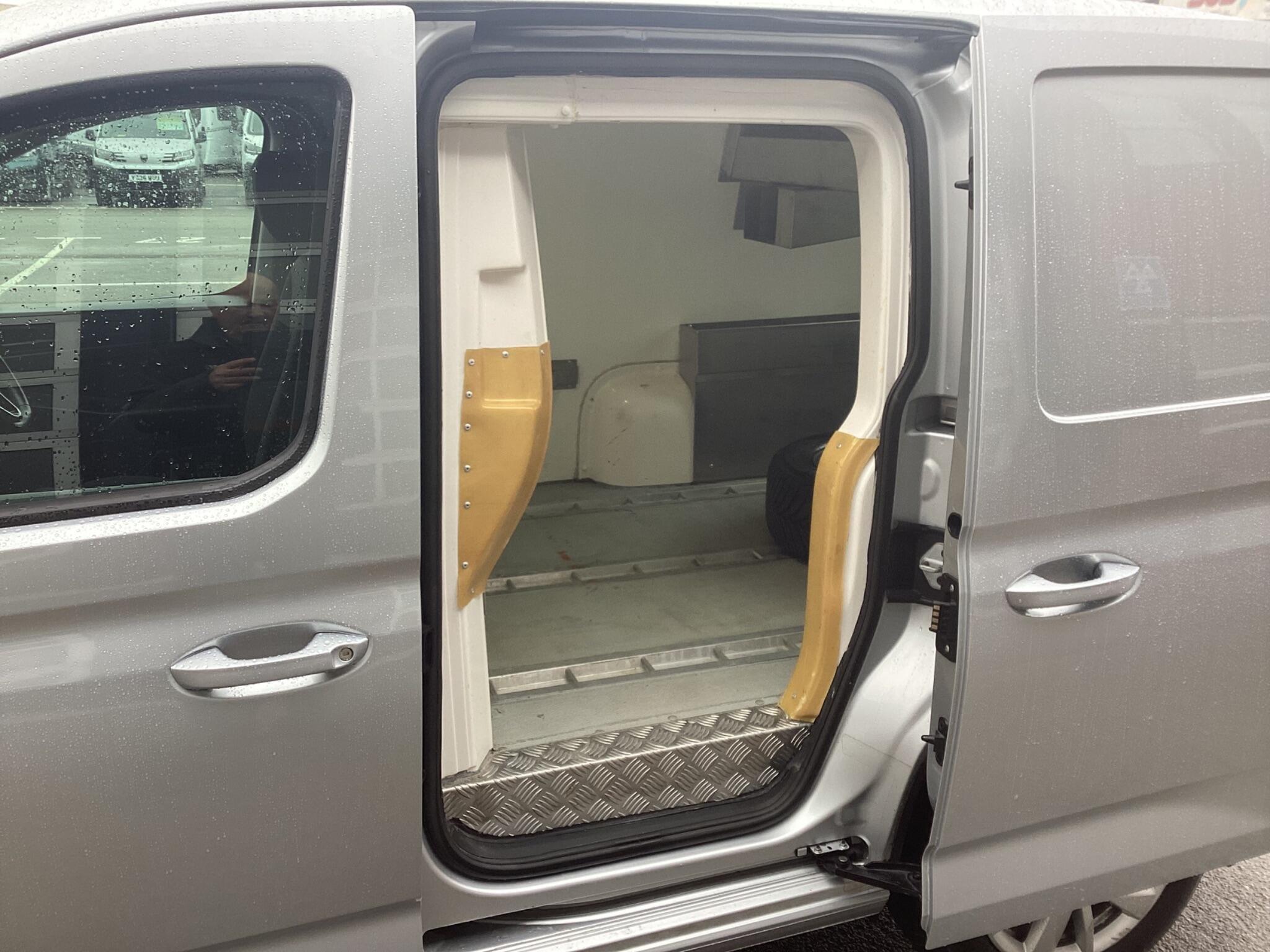 Volkswagen Caddy - Image 15