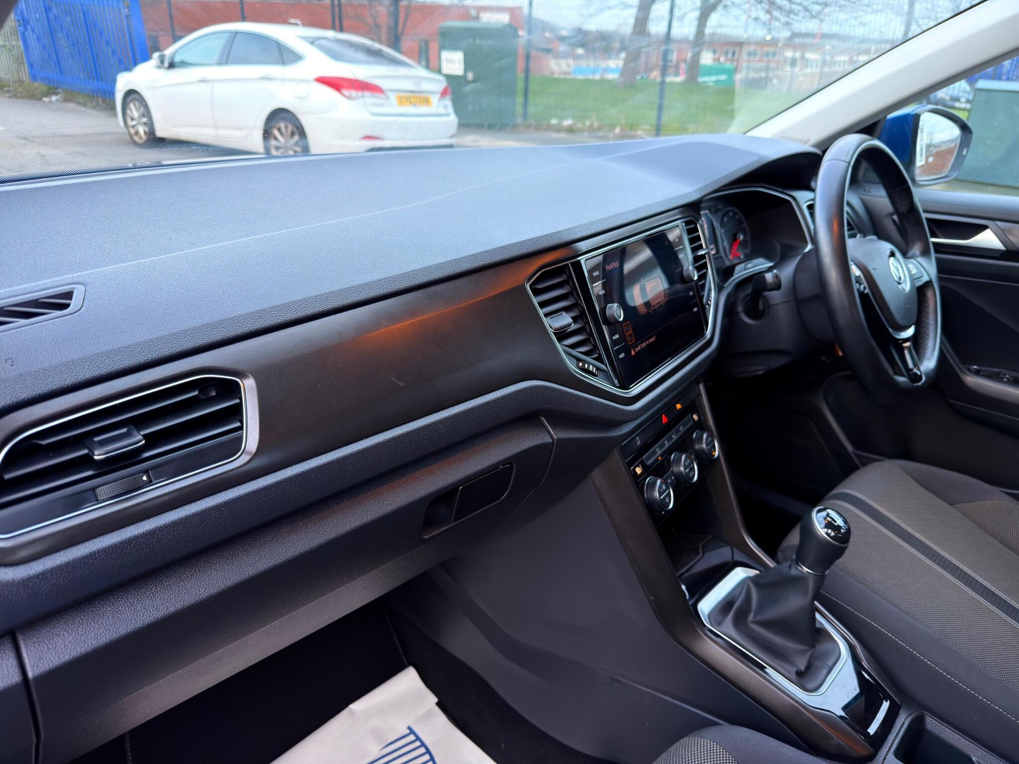 Volkswagen T-Roc - Image 26