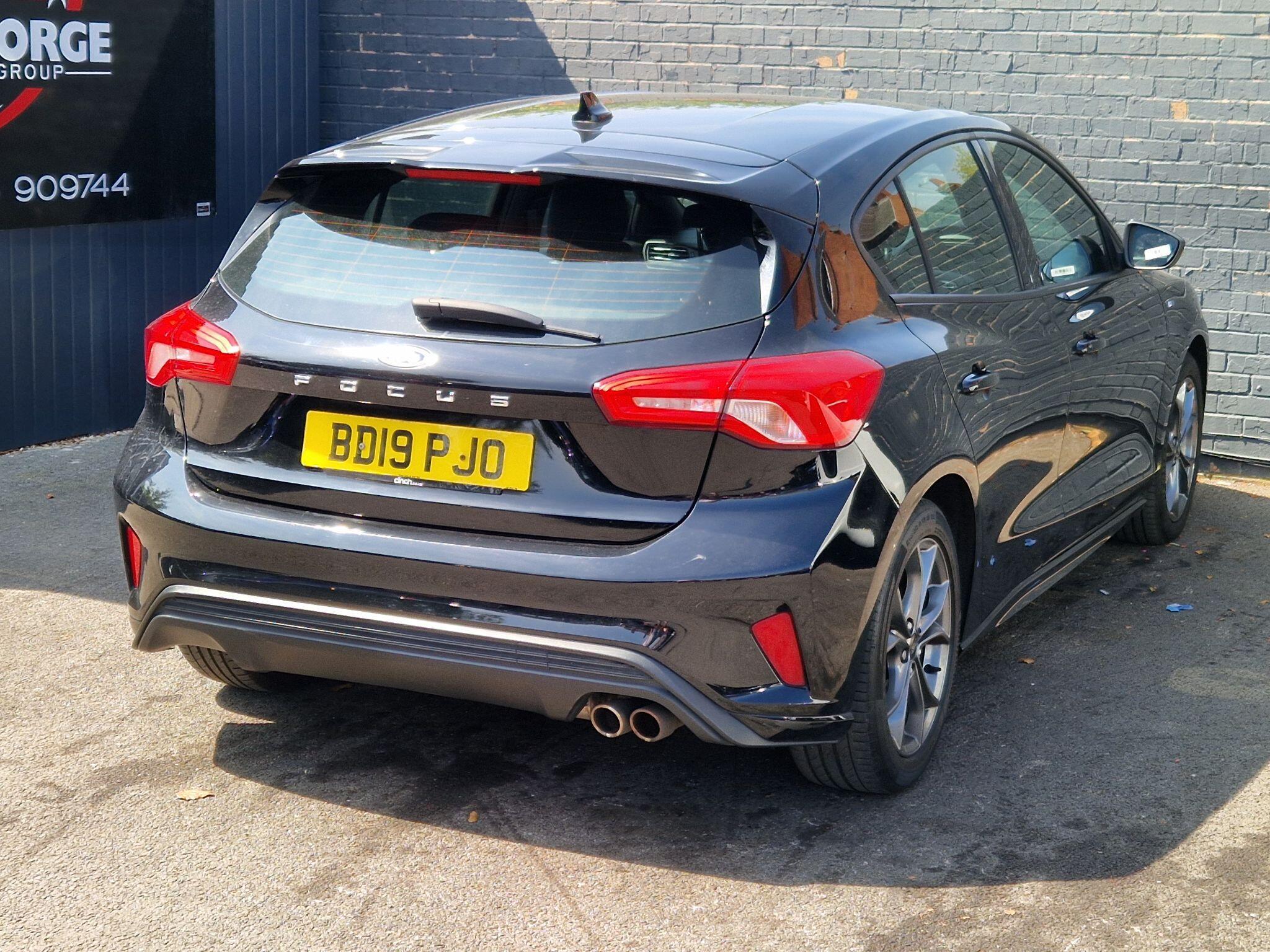 Ford Focus - Image 10