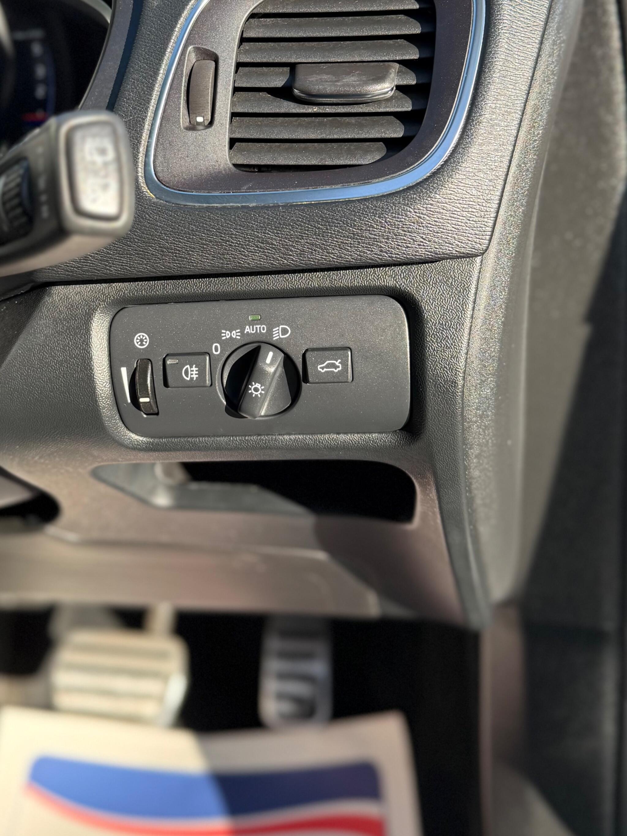 Volvo V40 - Image 41