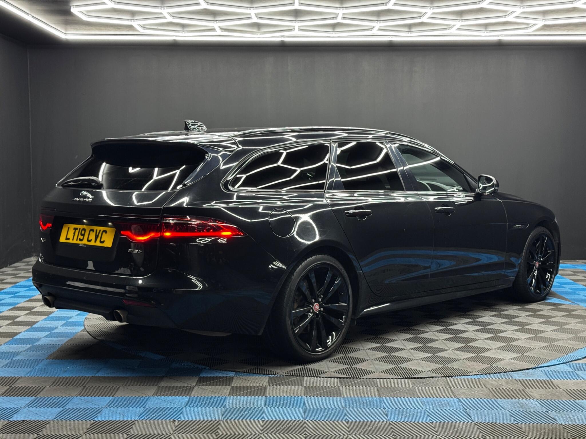 Jaguar XF - Image 5