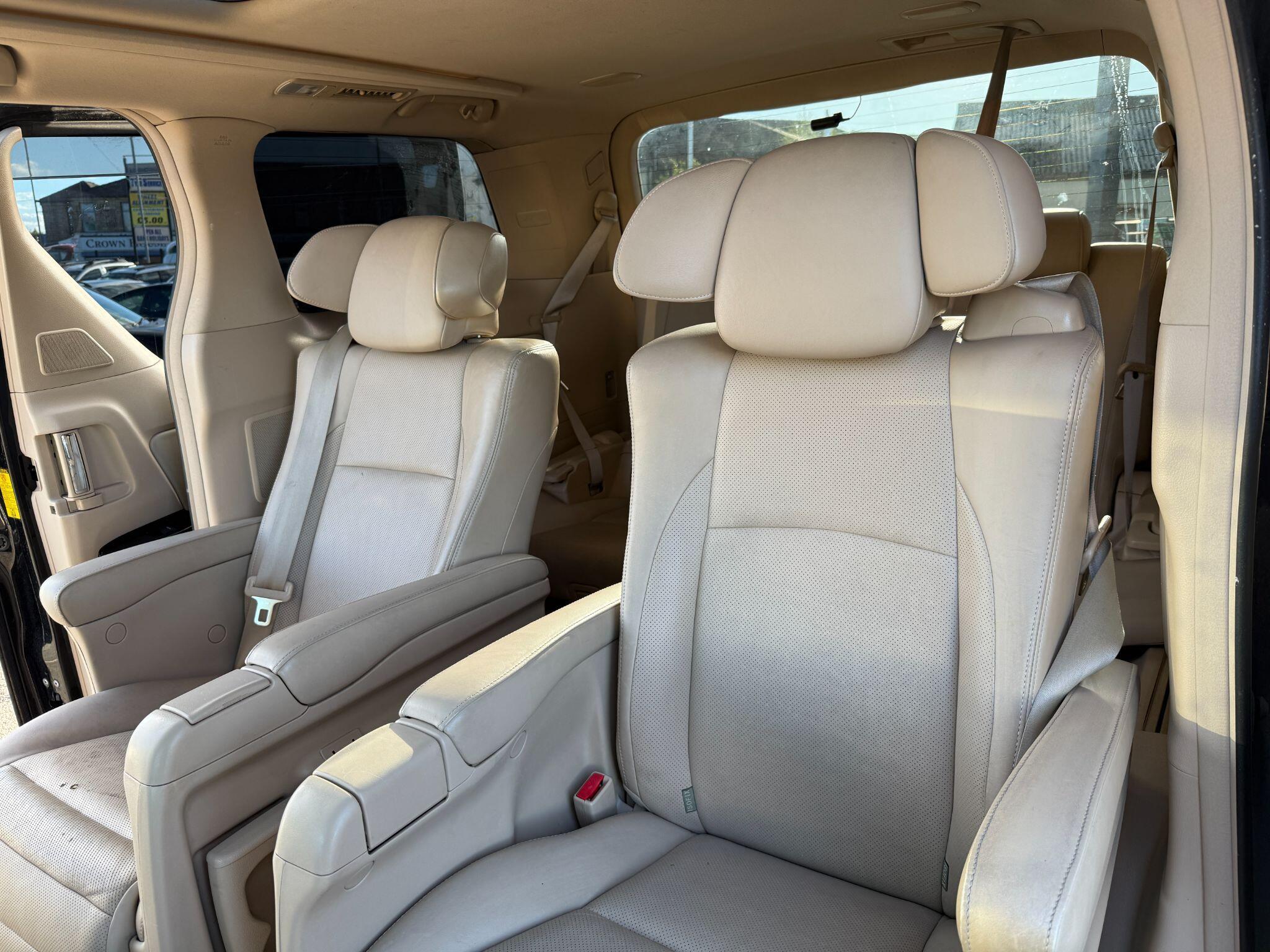 Toyota Alphard - Image 31