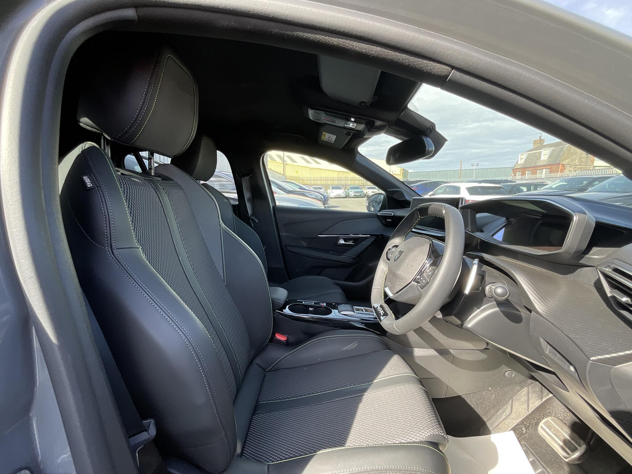 Peugeot 208 - Image 9