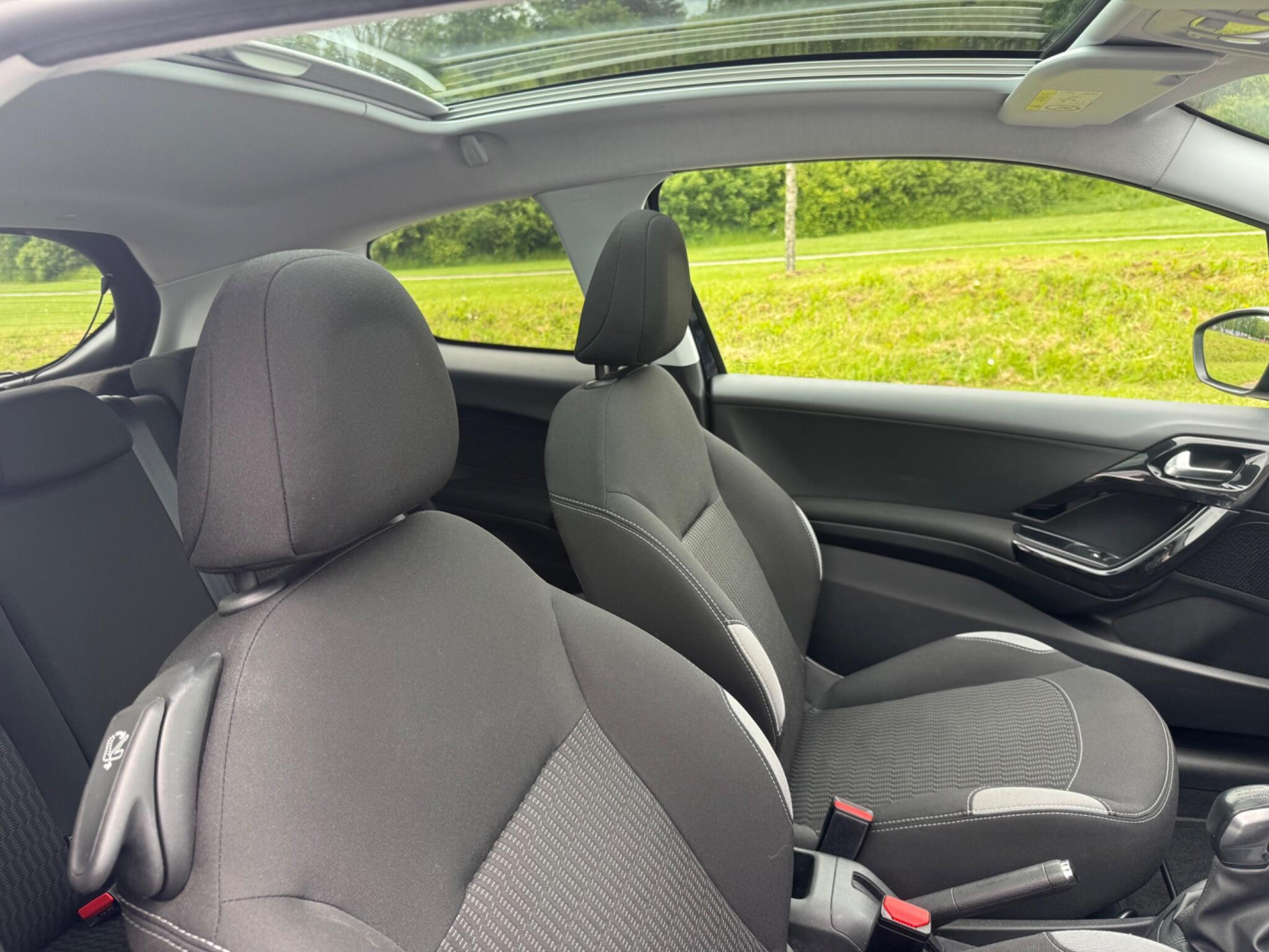 Peugeot 208 - Image 16