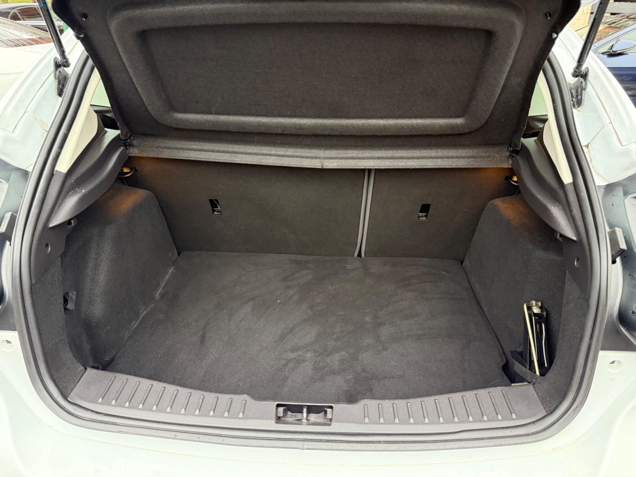 Ford Focus - Image 26