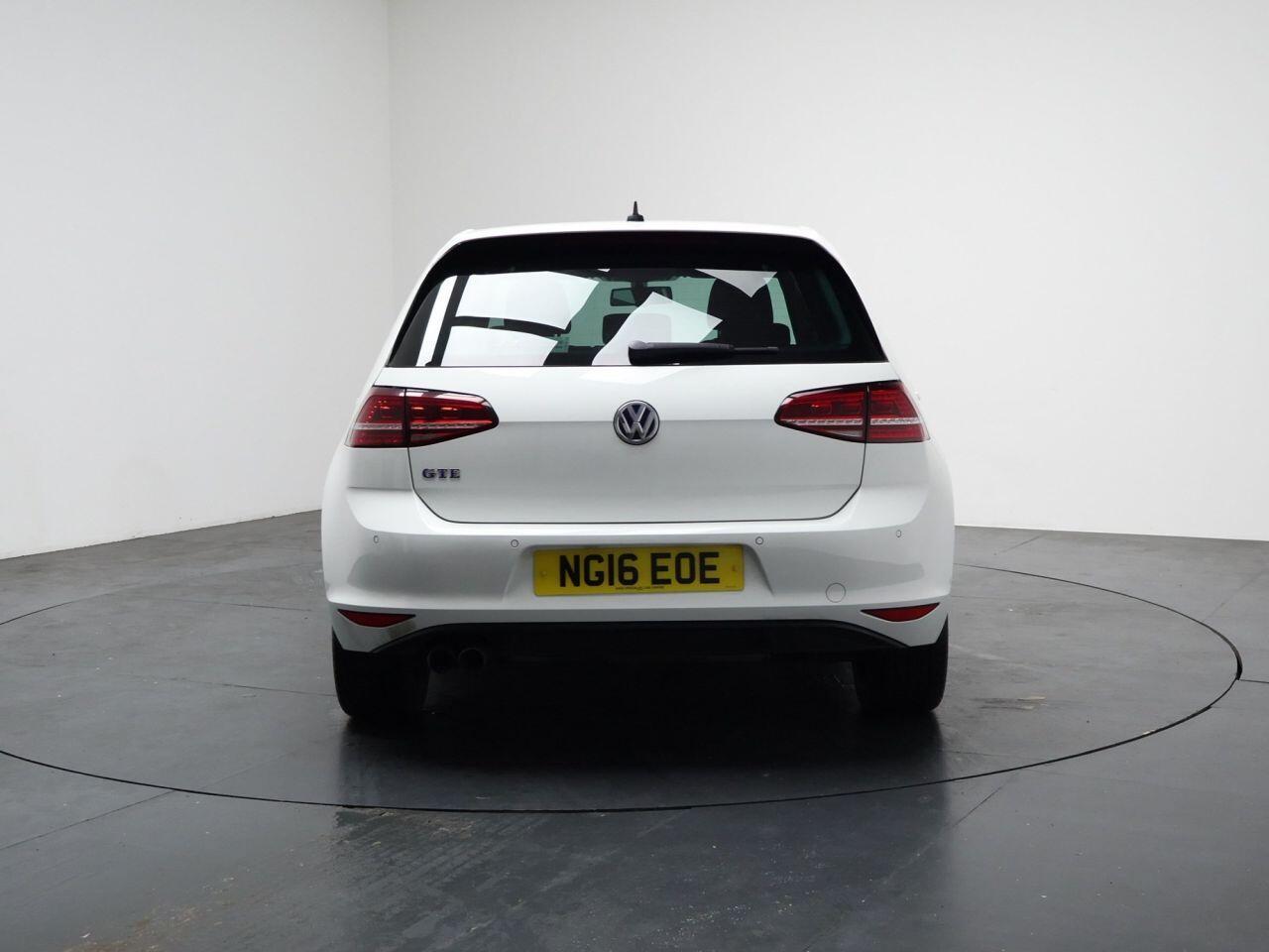 Volkswagen Golf - Image 11