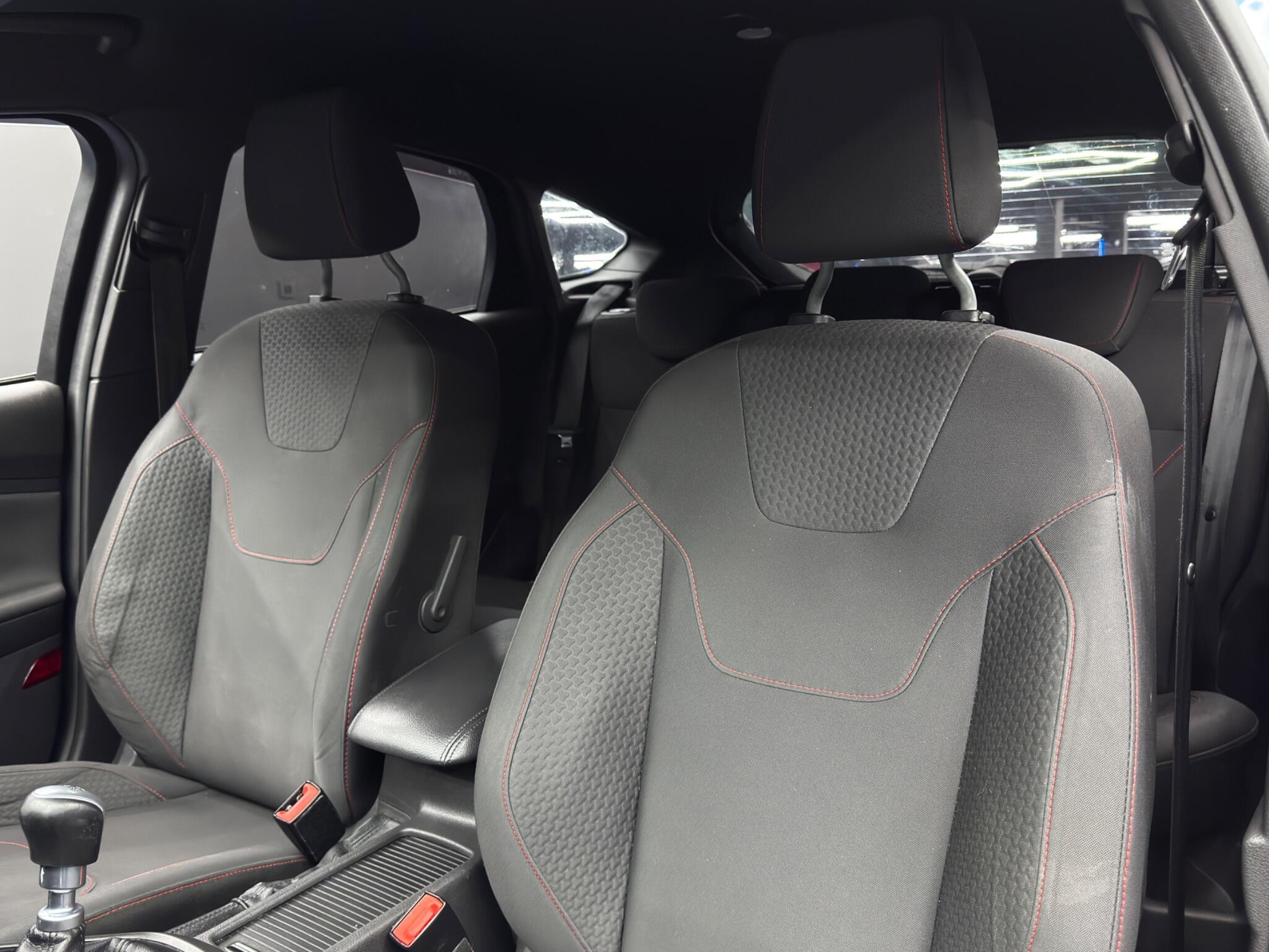 Ford Focus - Image 14