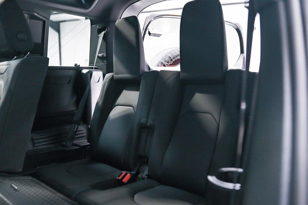 Land Rover Defender 110 - Image 25