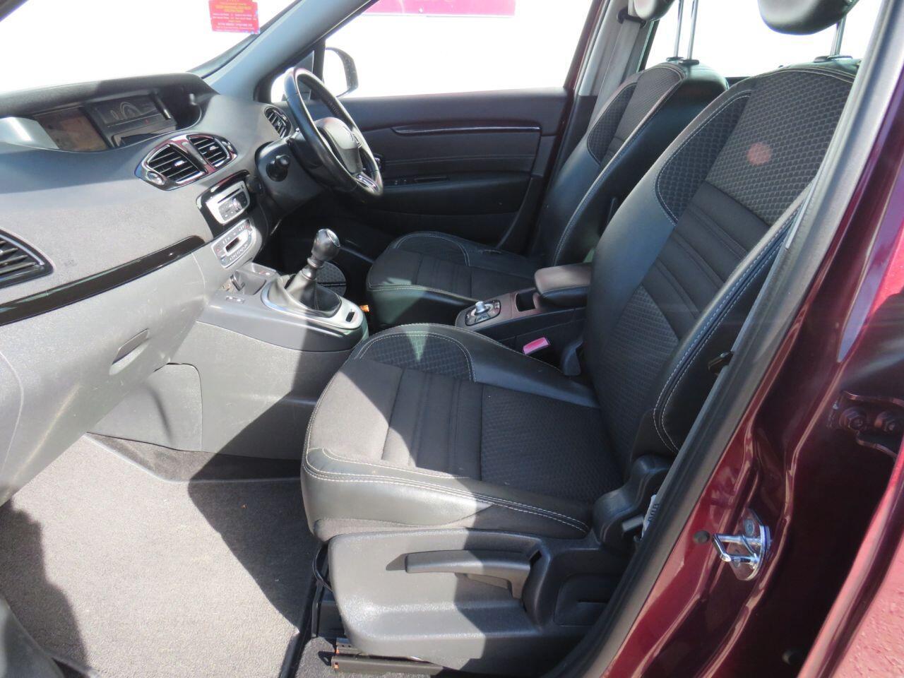 Renault Grand Scenic - Image 10
