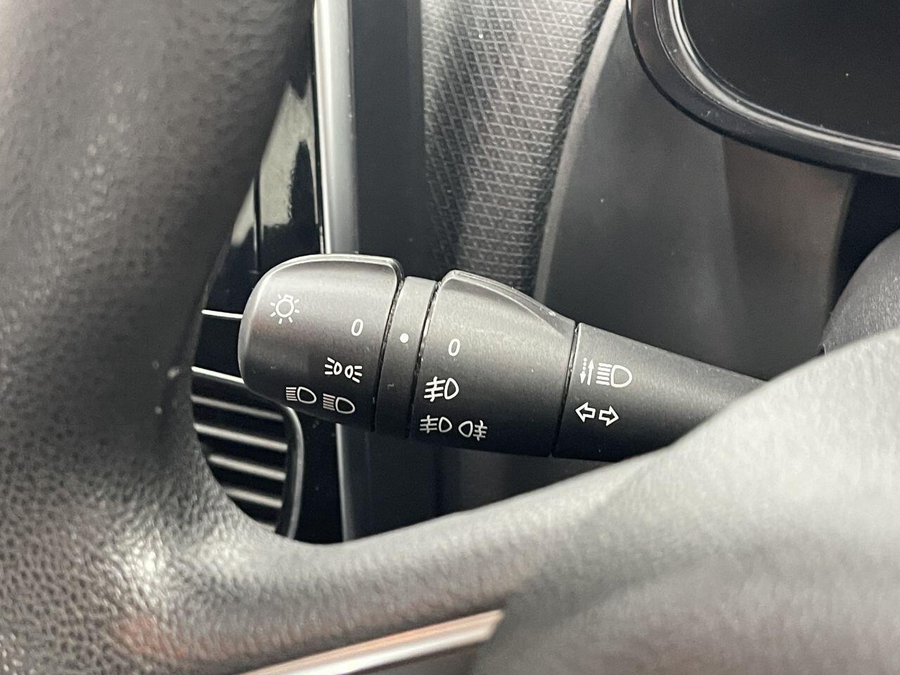 Renault Clio - Image 33