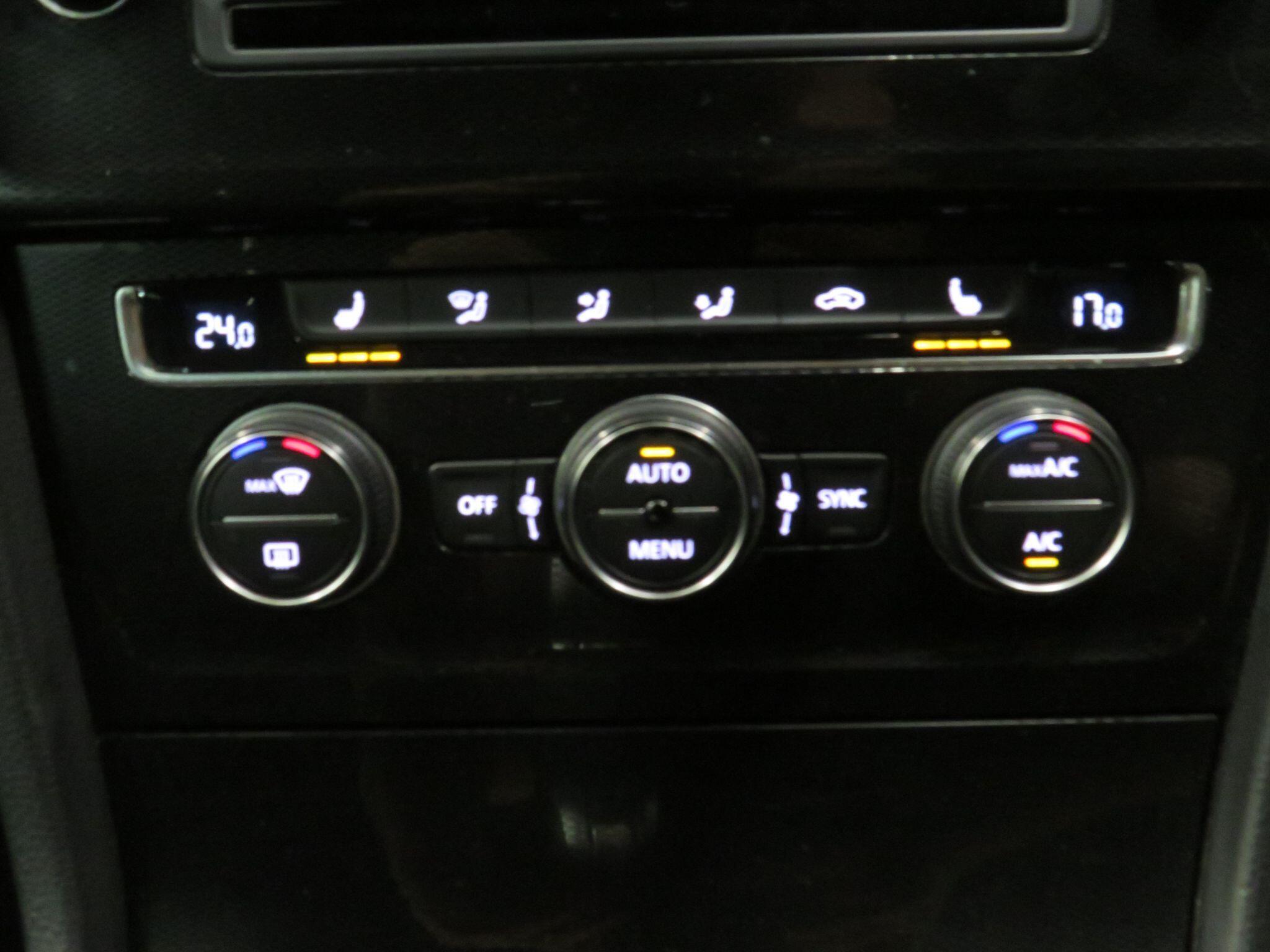 Volkswagen Golf - Image 19