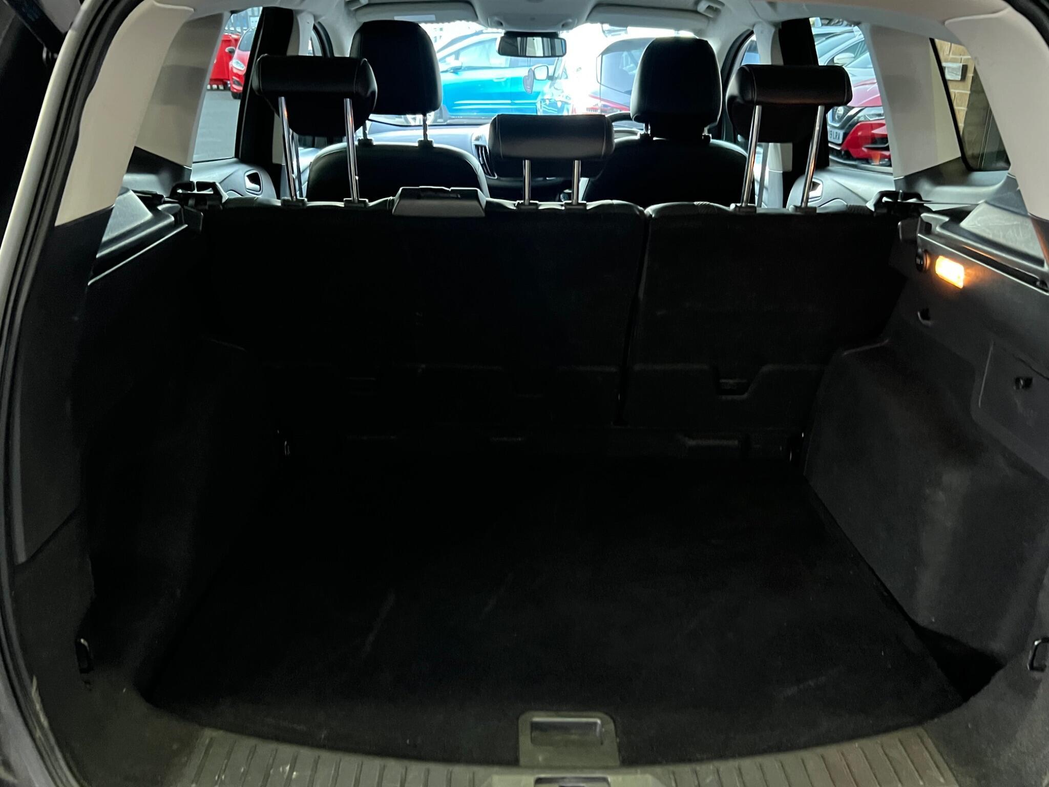 Ford Kuga - Image 24