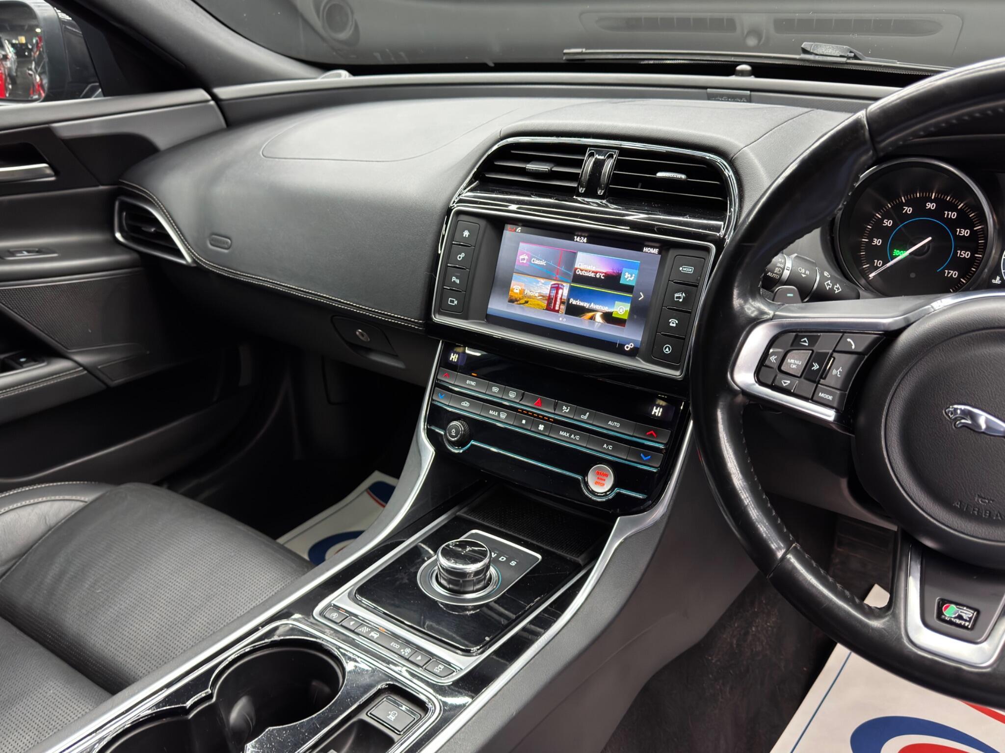 Jaguar XE - Image 23