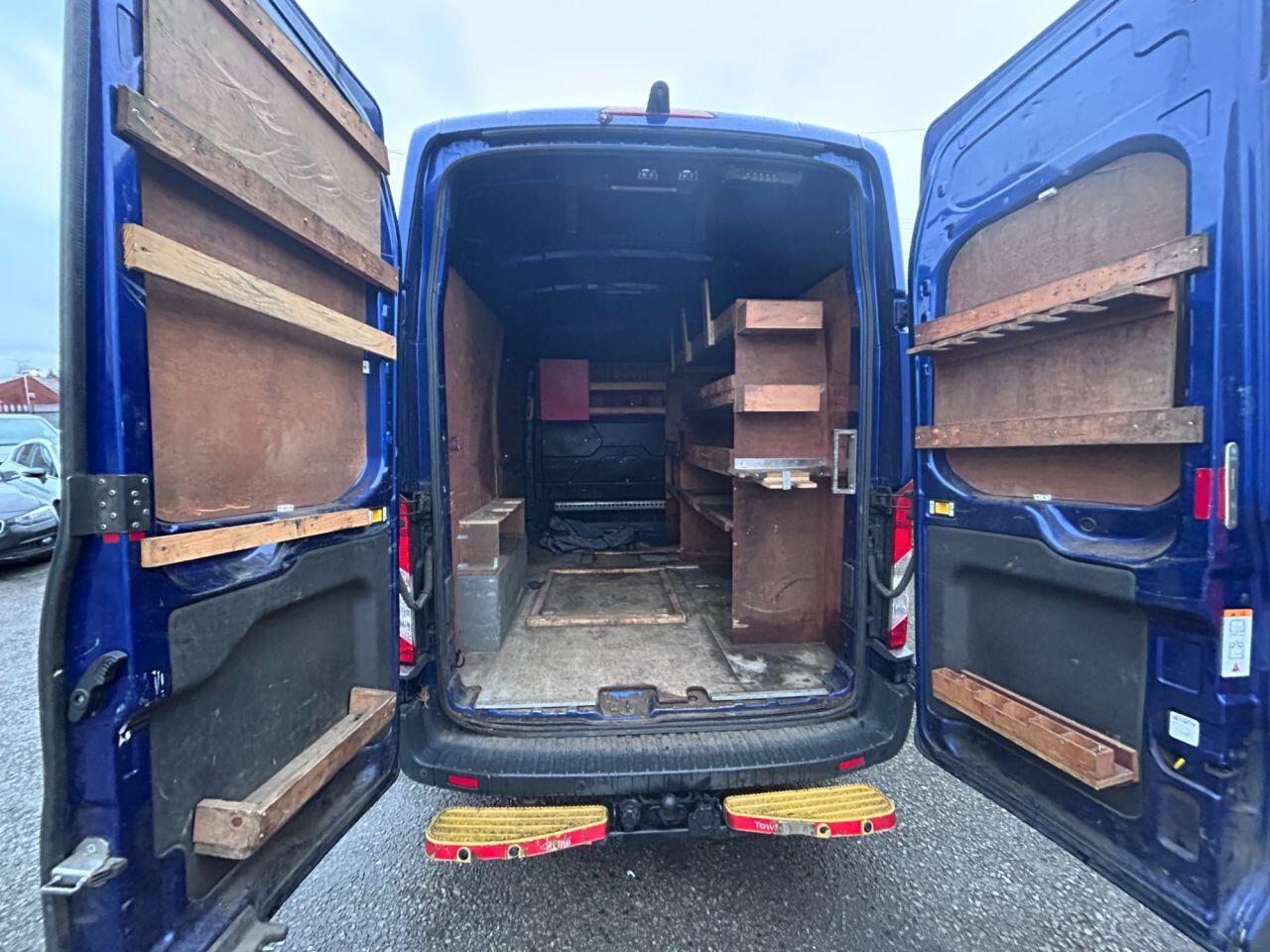 Ford Transit - Image 13