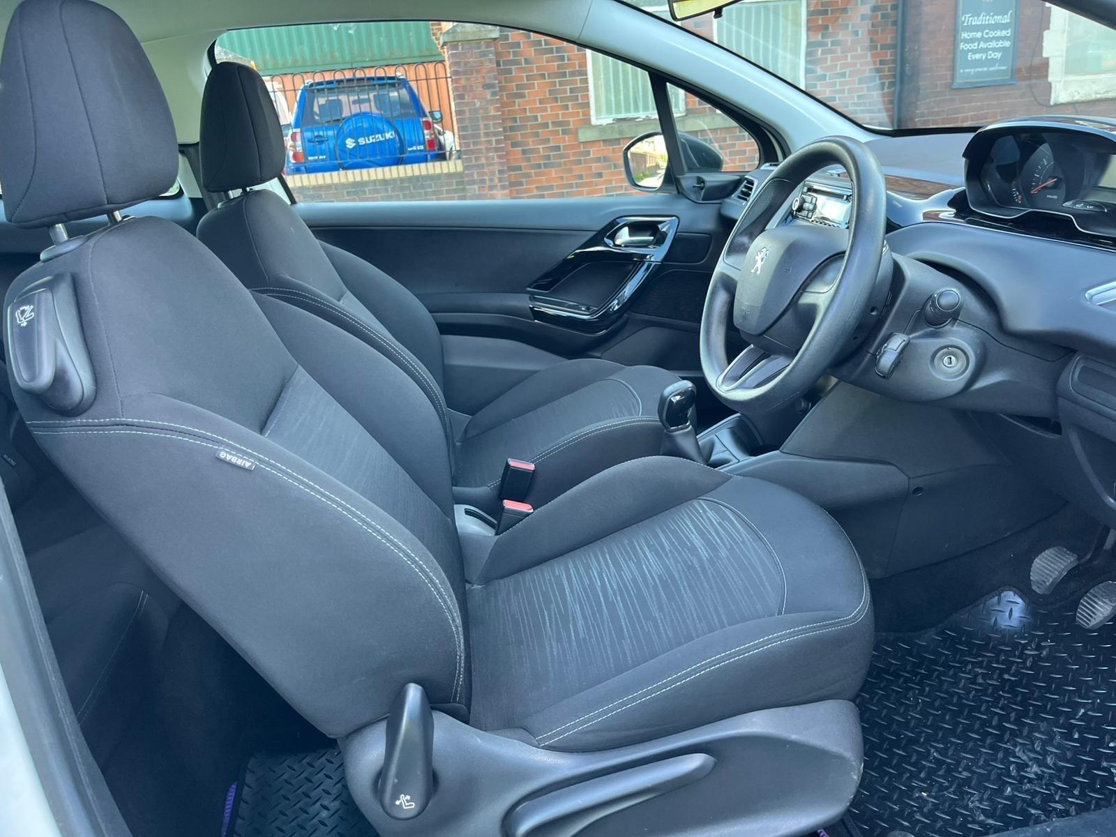 Peugeot 208 - Image 11