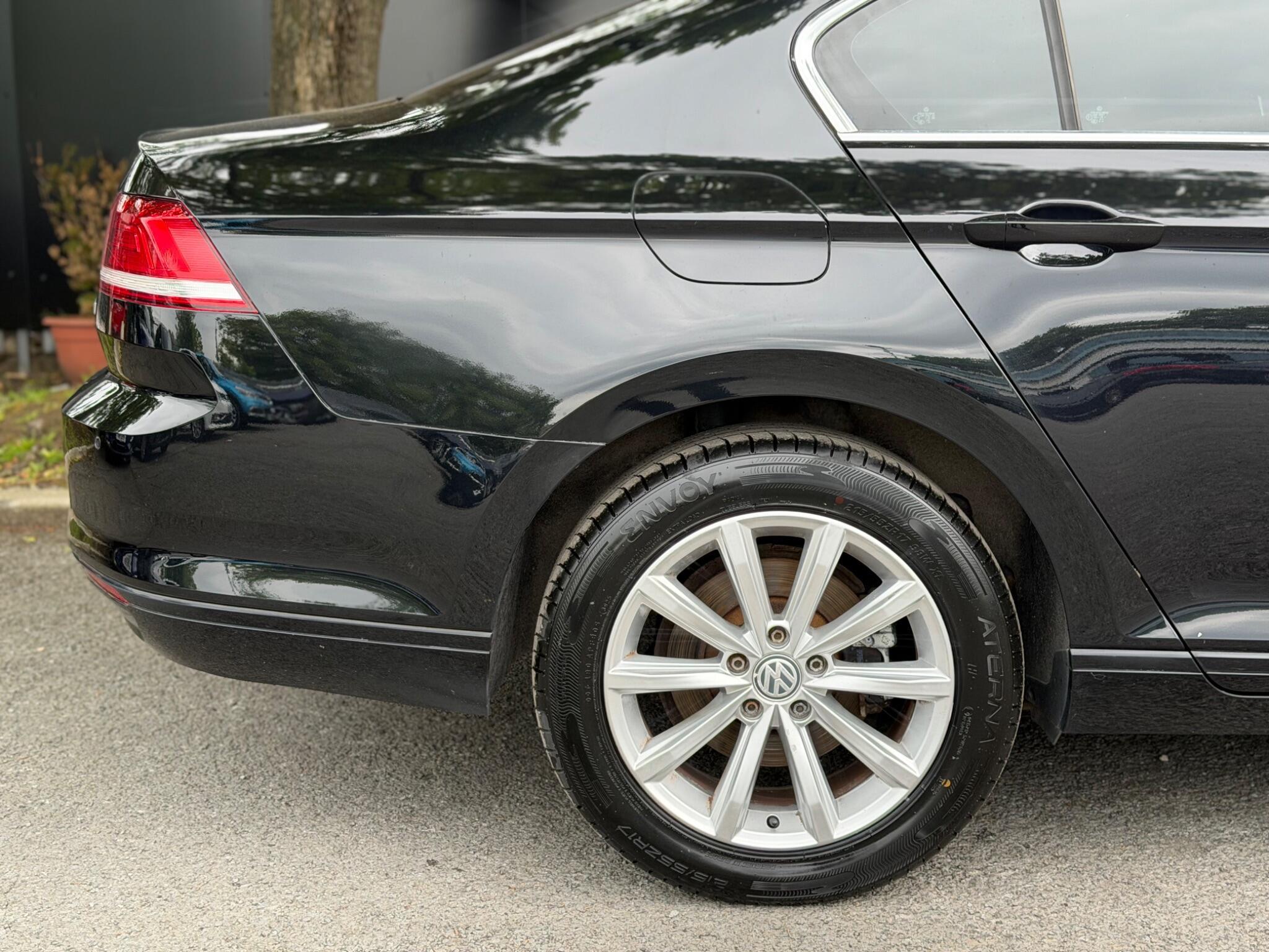 Volkswagen Passat - Image 16