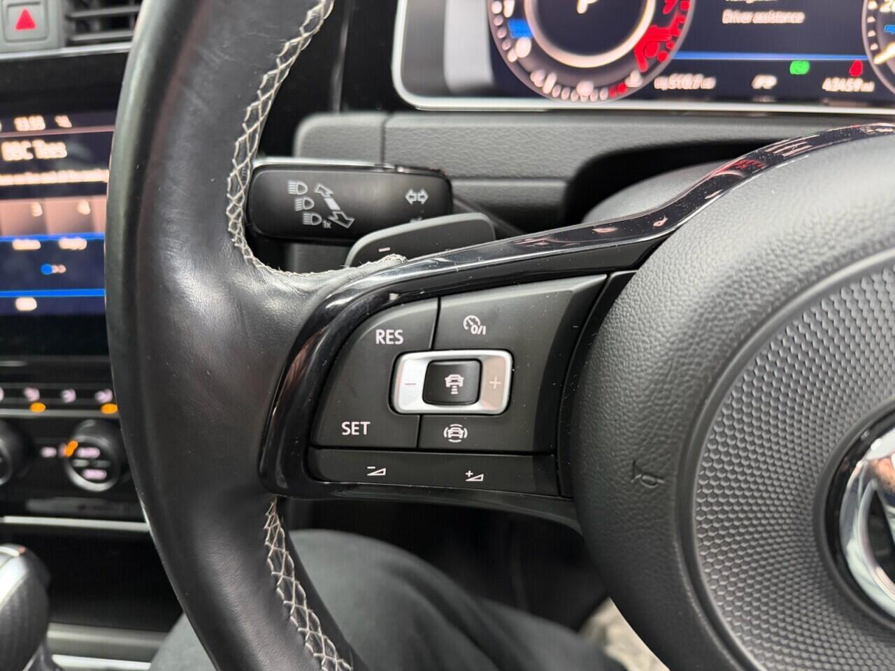 Volkswagen Golf - Image 26