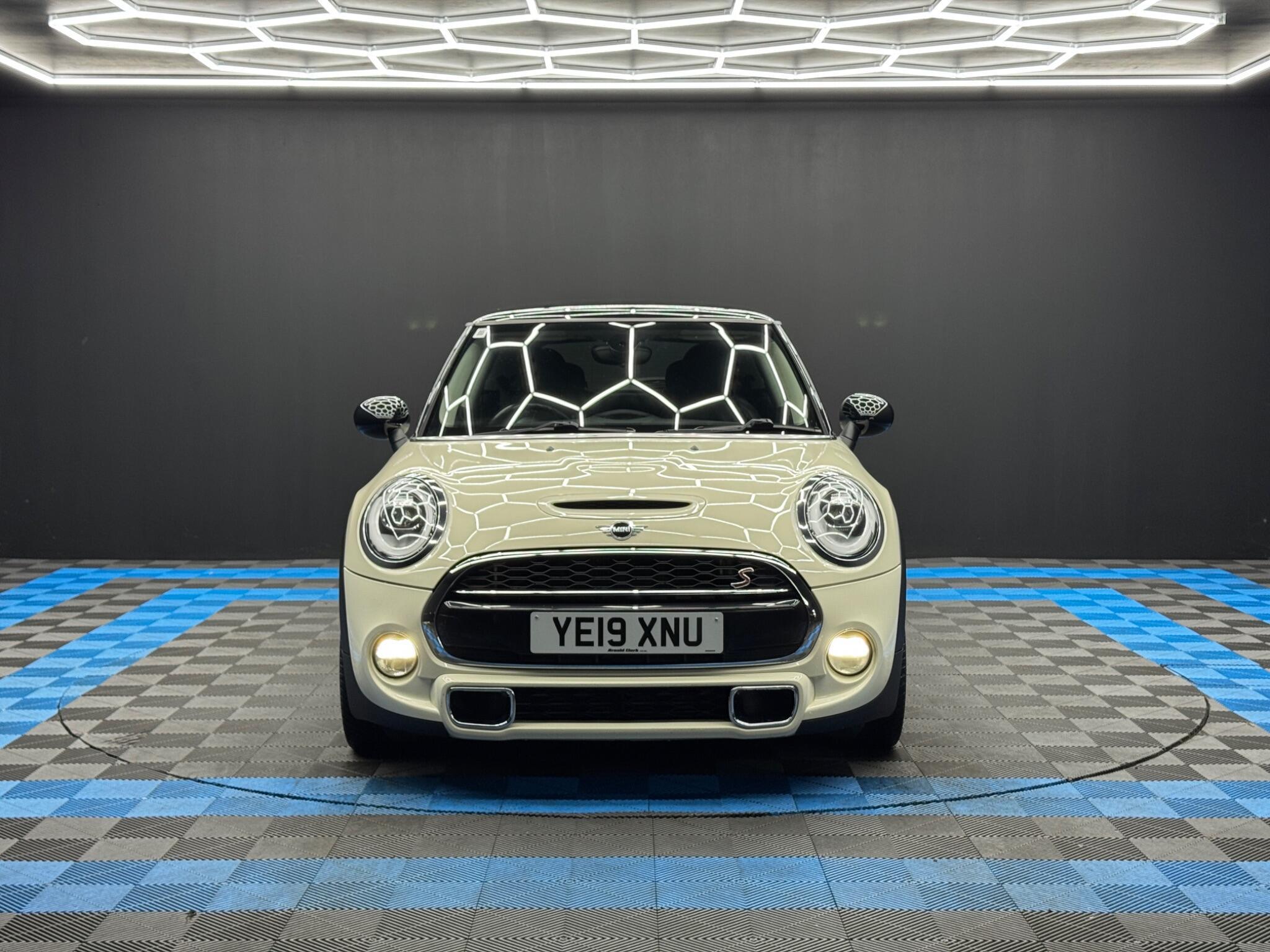 MINI Hatch - Image 2