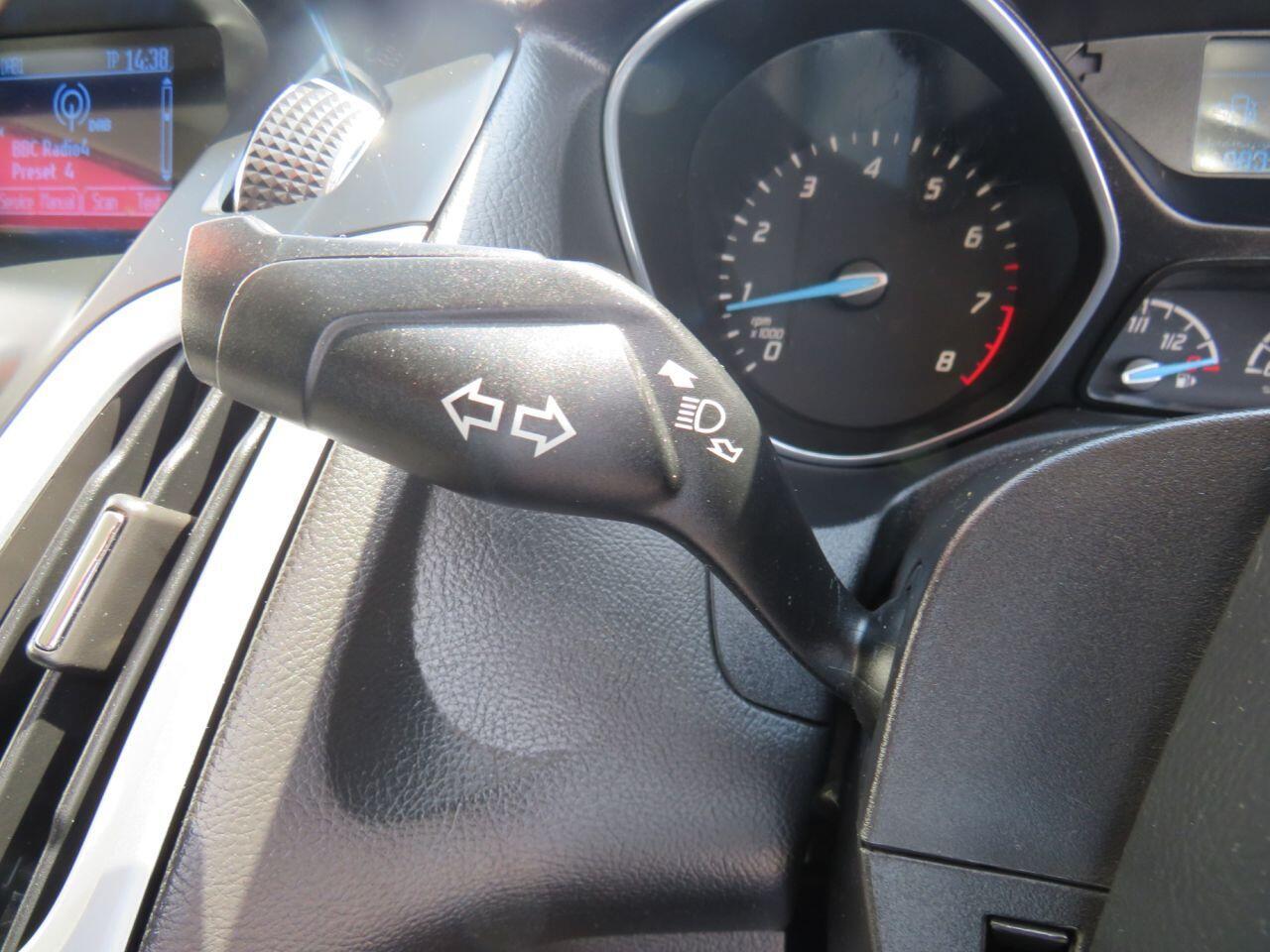 Ford Focus - Image 17