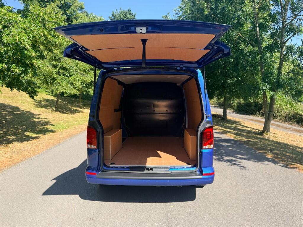 Volkswagen Transporter - Image 10