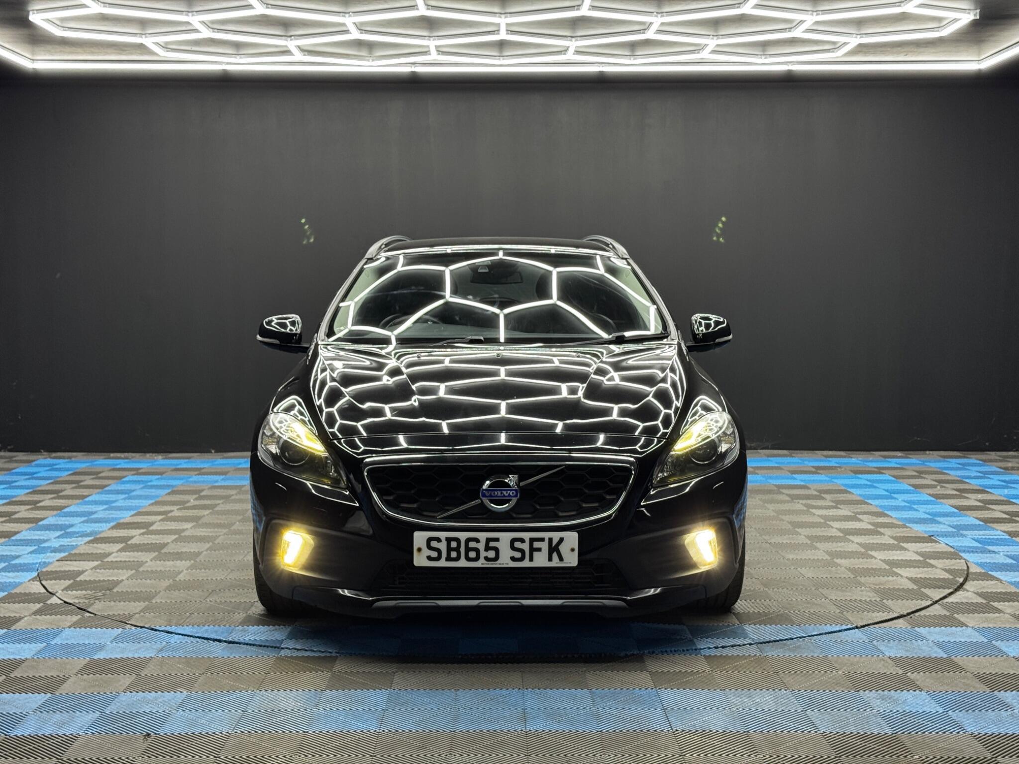 Volvo V40 CROSS COUNTRY - Image 2