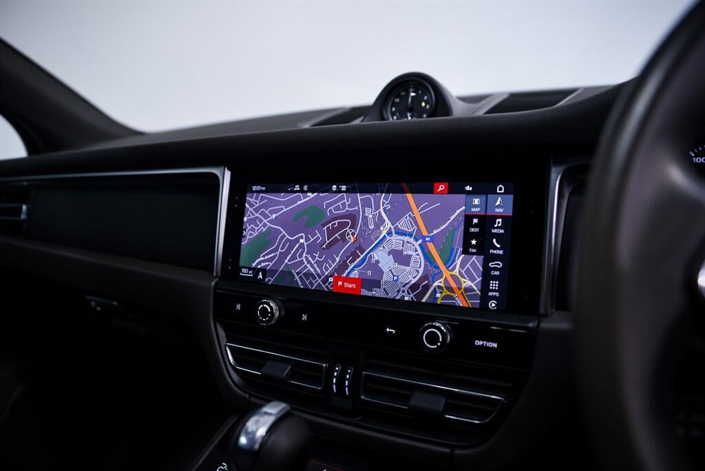 Porsche Macan - Image 28