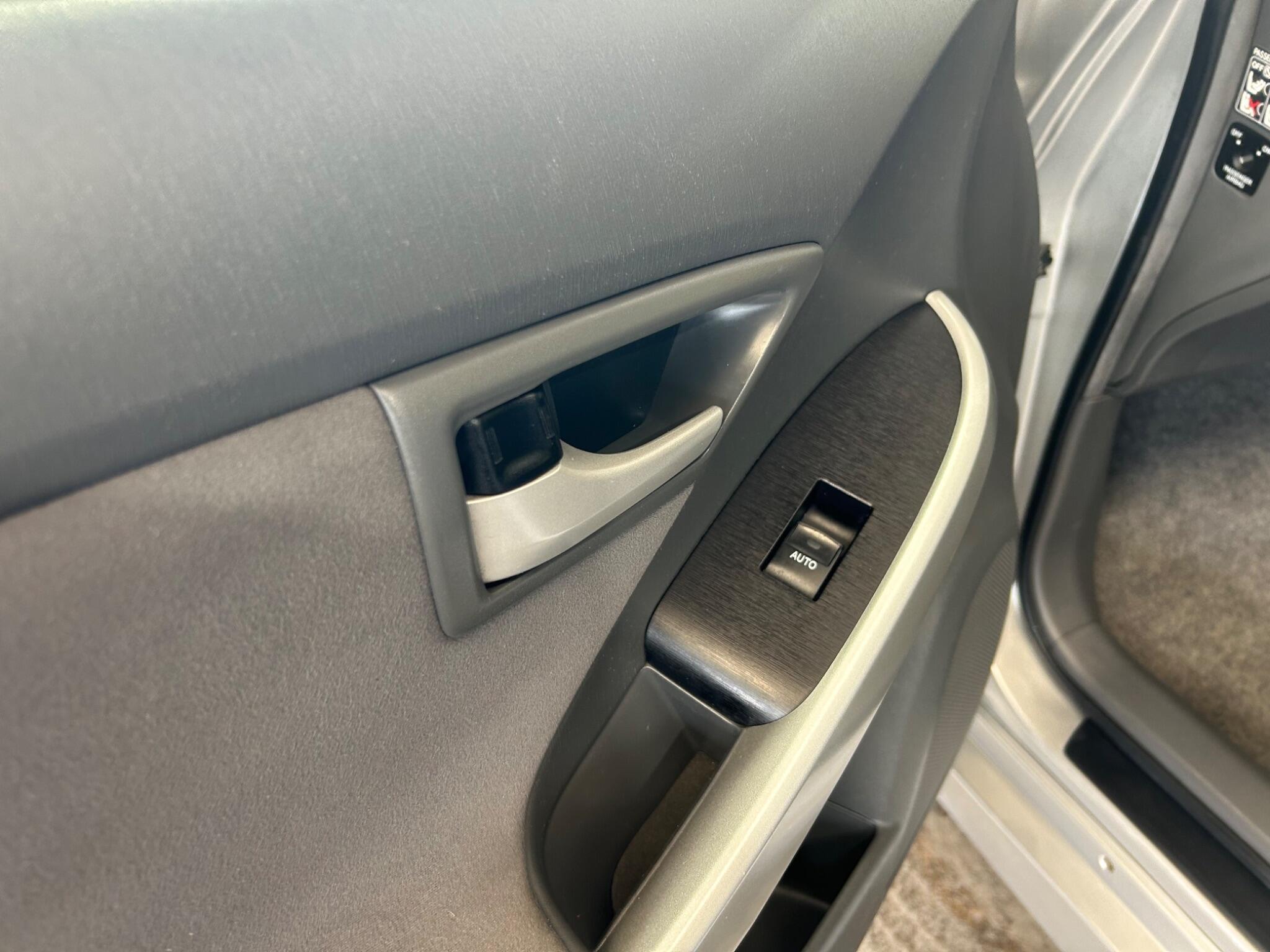 Toyota Prius - Image 20