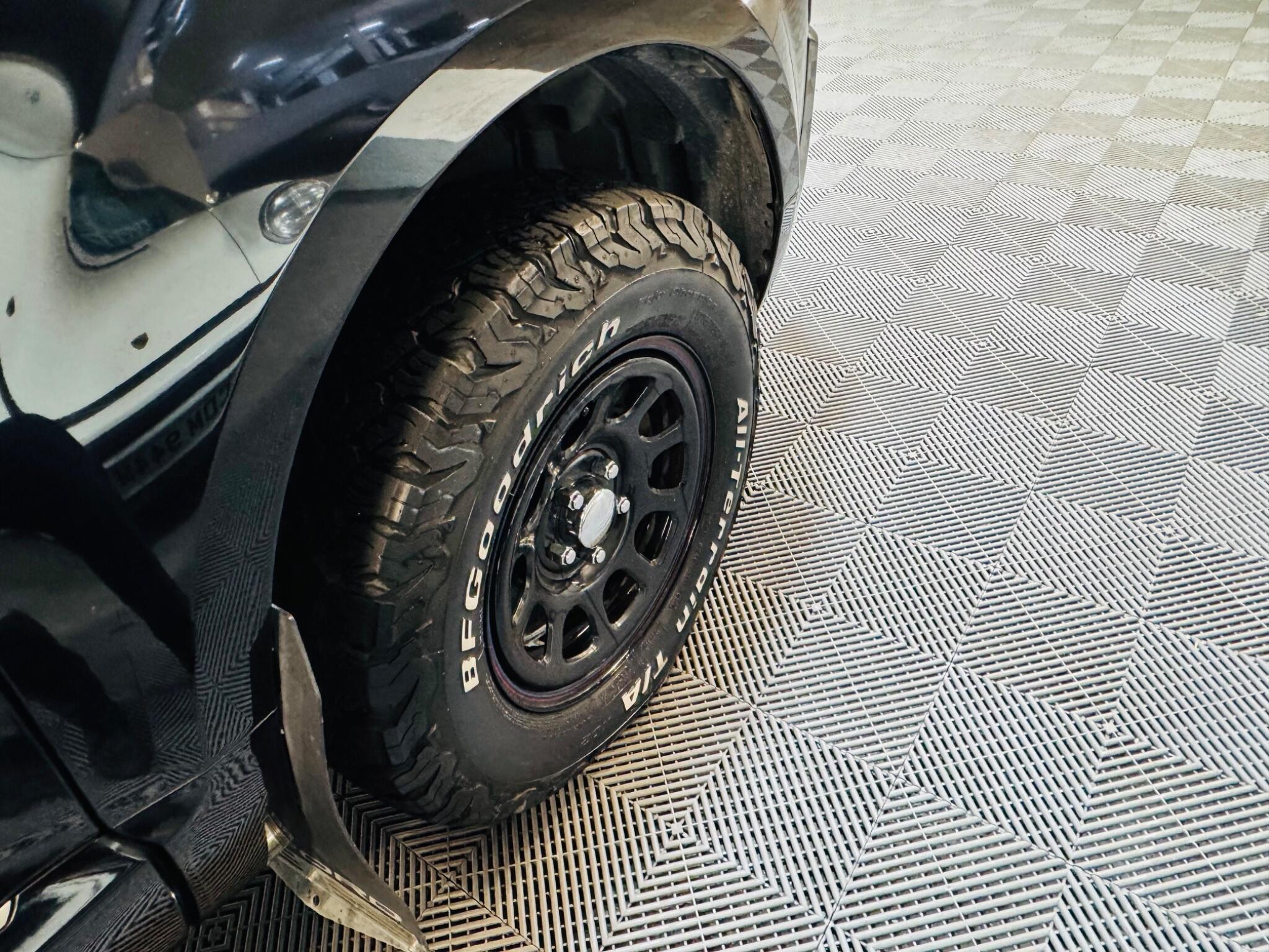 Mitsubishi Delica - Image 16