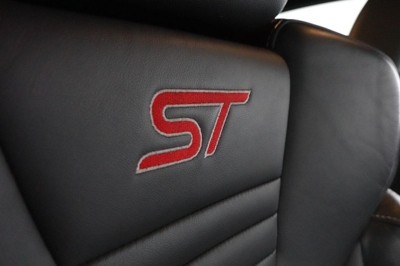 Ford Focus - Image 21