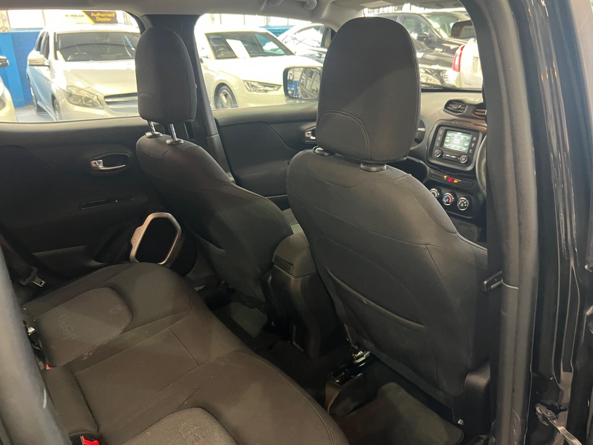 Jeep Renegade - Image 17