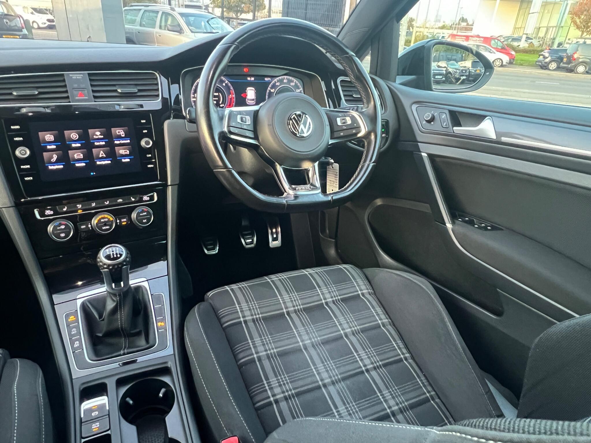 Volkswagen Golf - Image 16