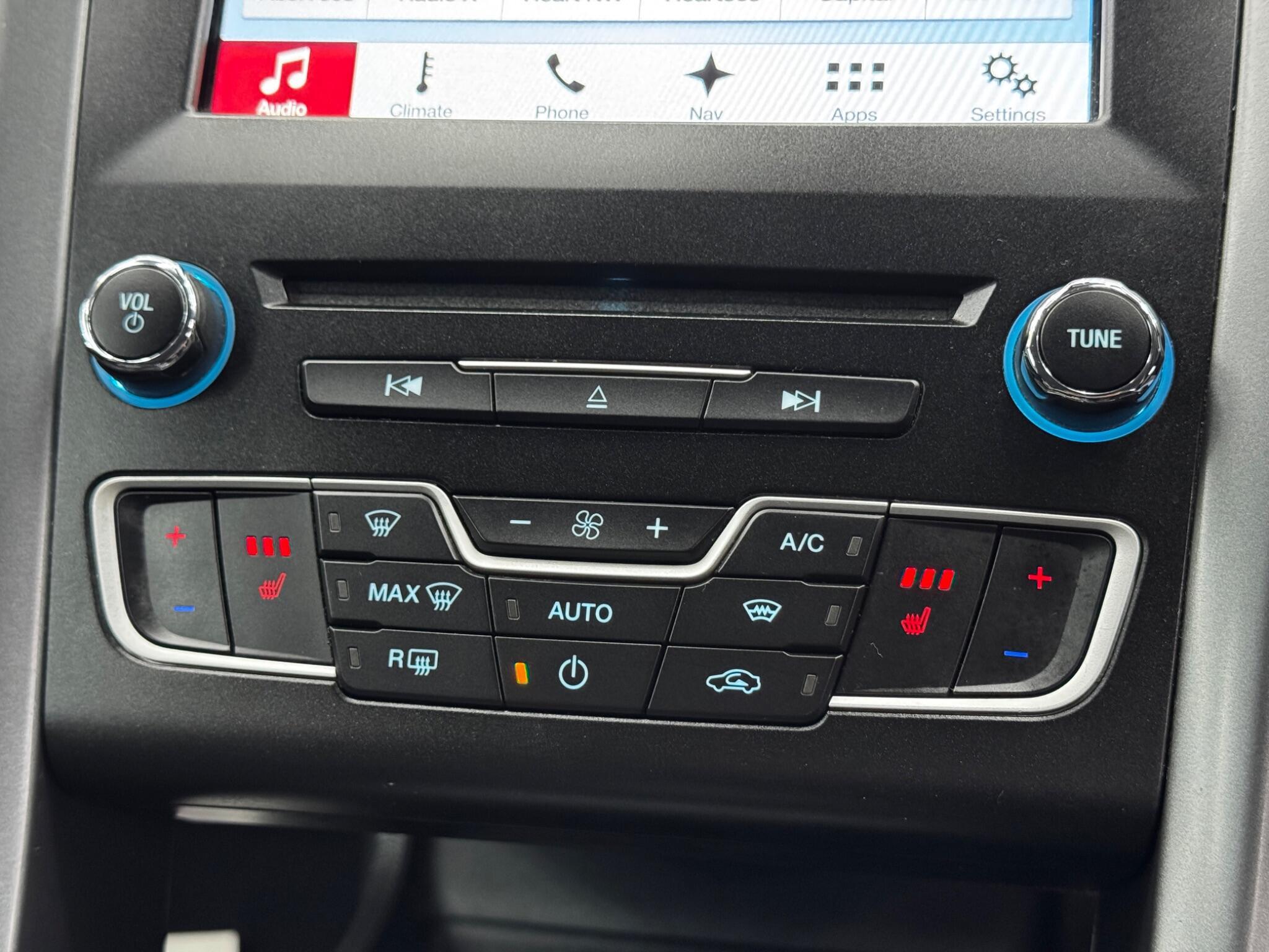 Ford Mondeo - Image 28