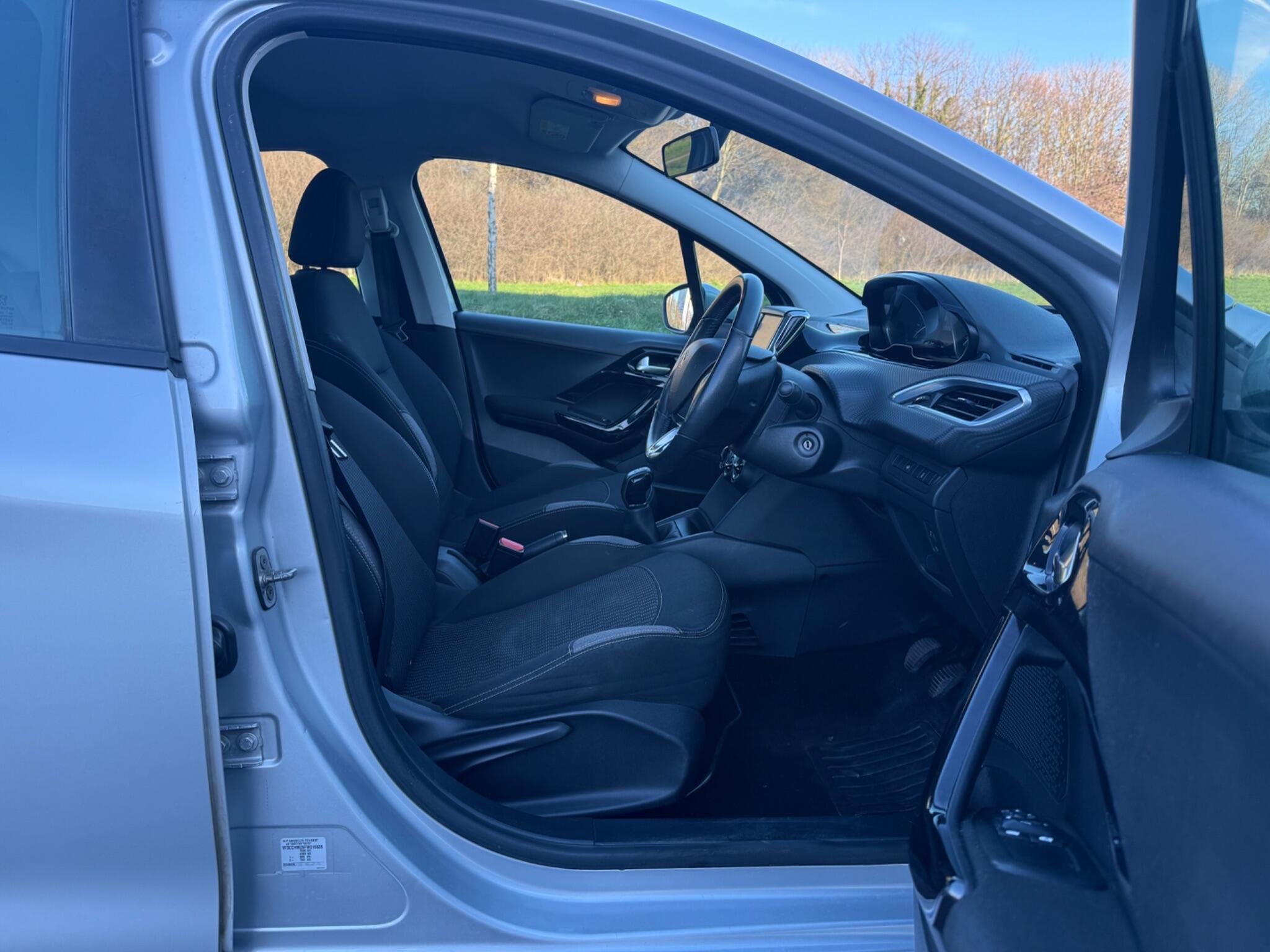 Peugeot 208 - Image 14